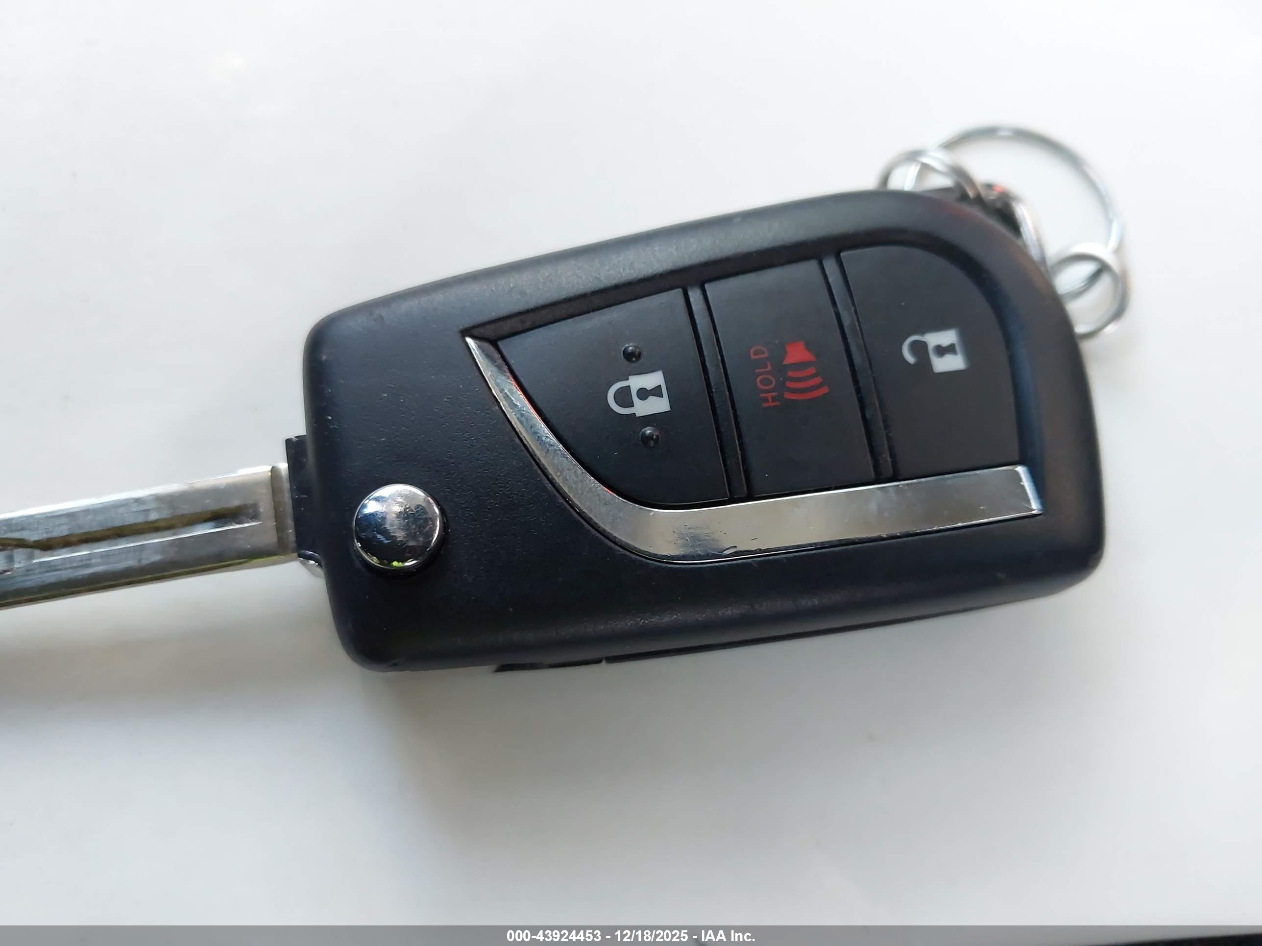 TOYOTA RAV4 image 11