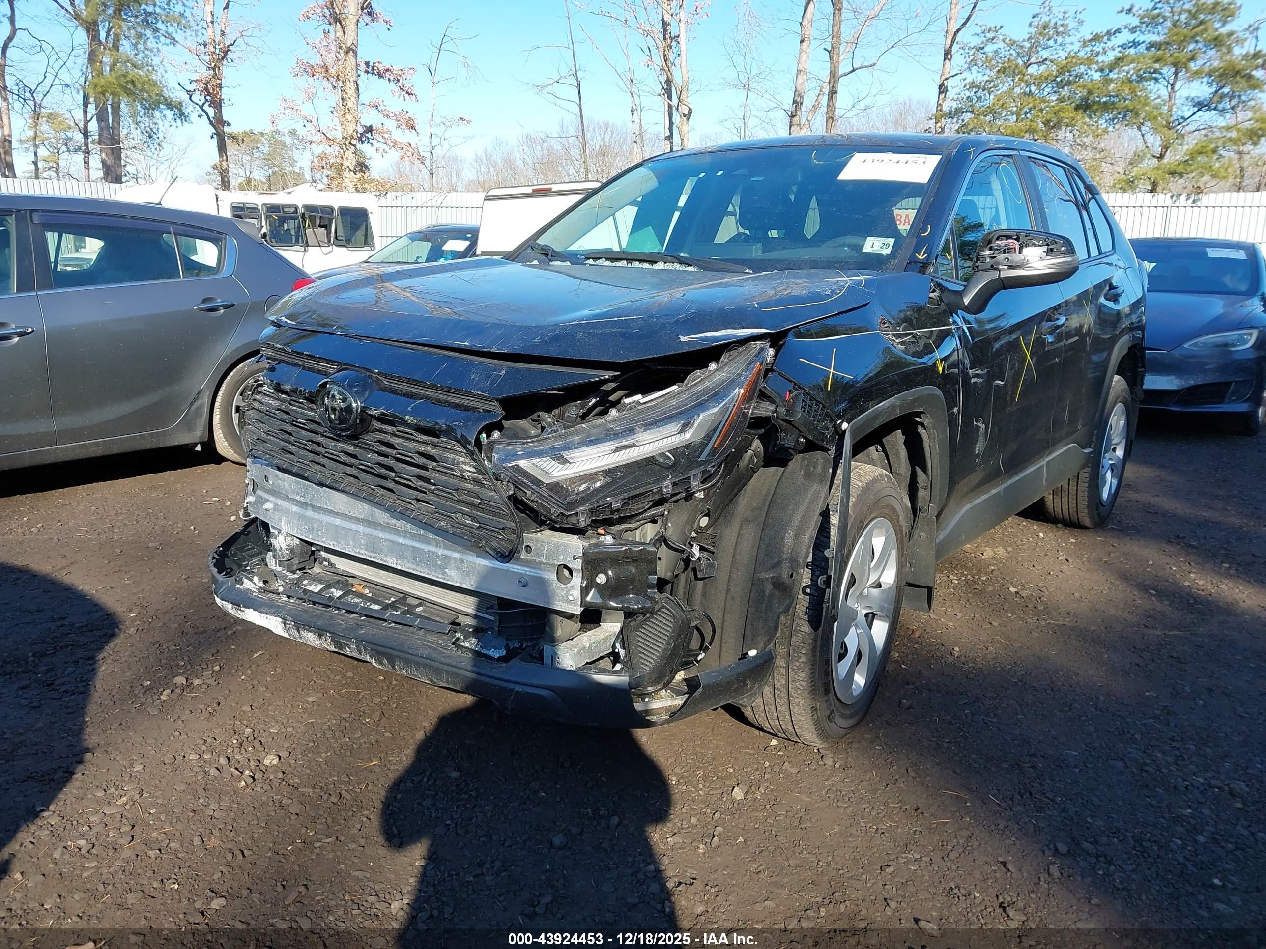 TOYOTA RAV4 image 2
