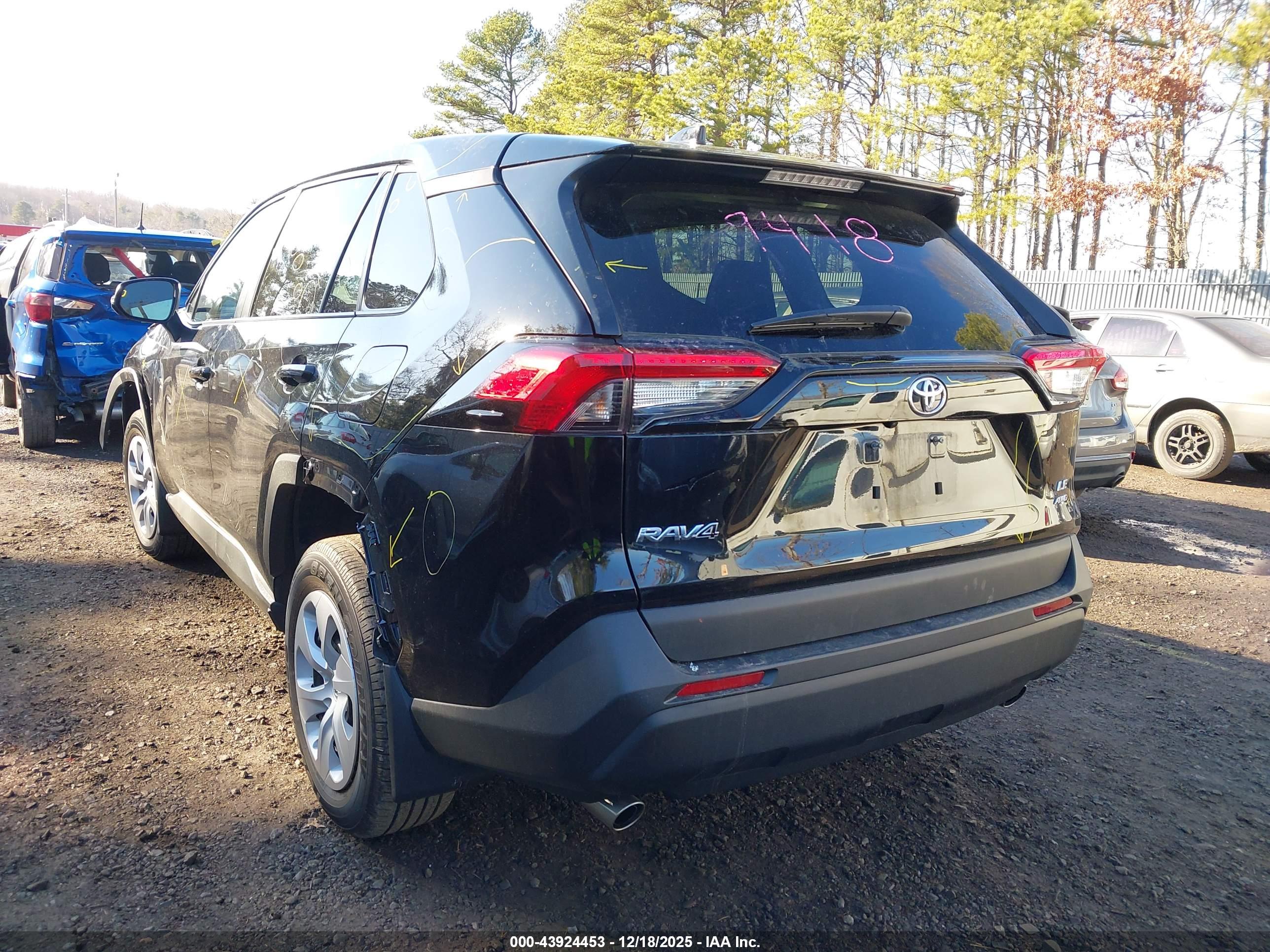 TOYOTA RAV4 image 3