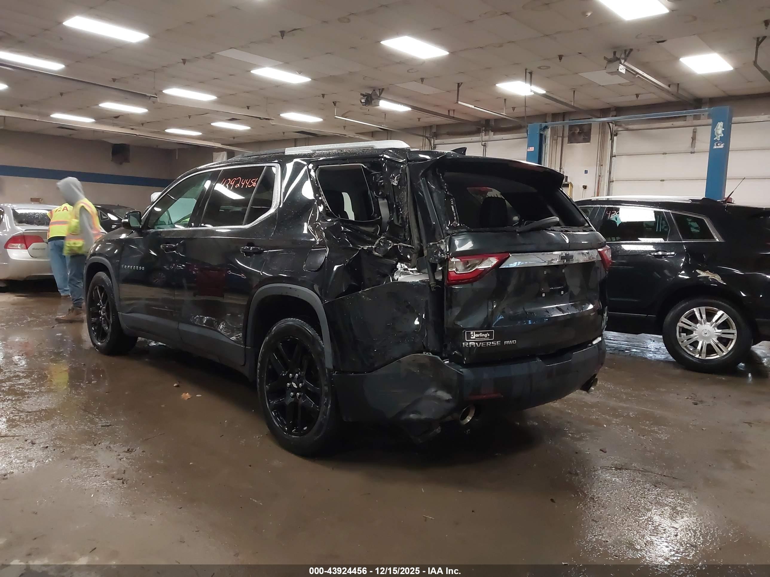 CHEVROLET TRAVERSE image 3