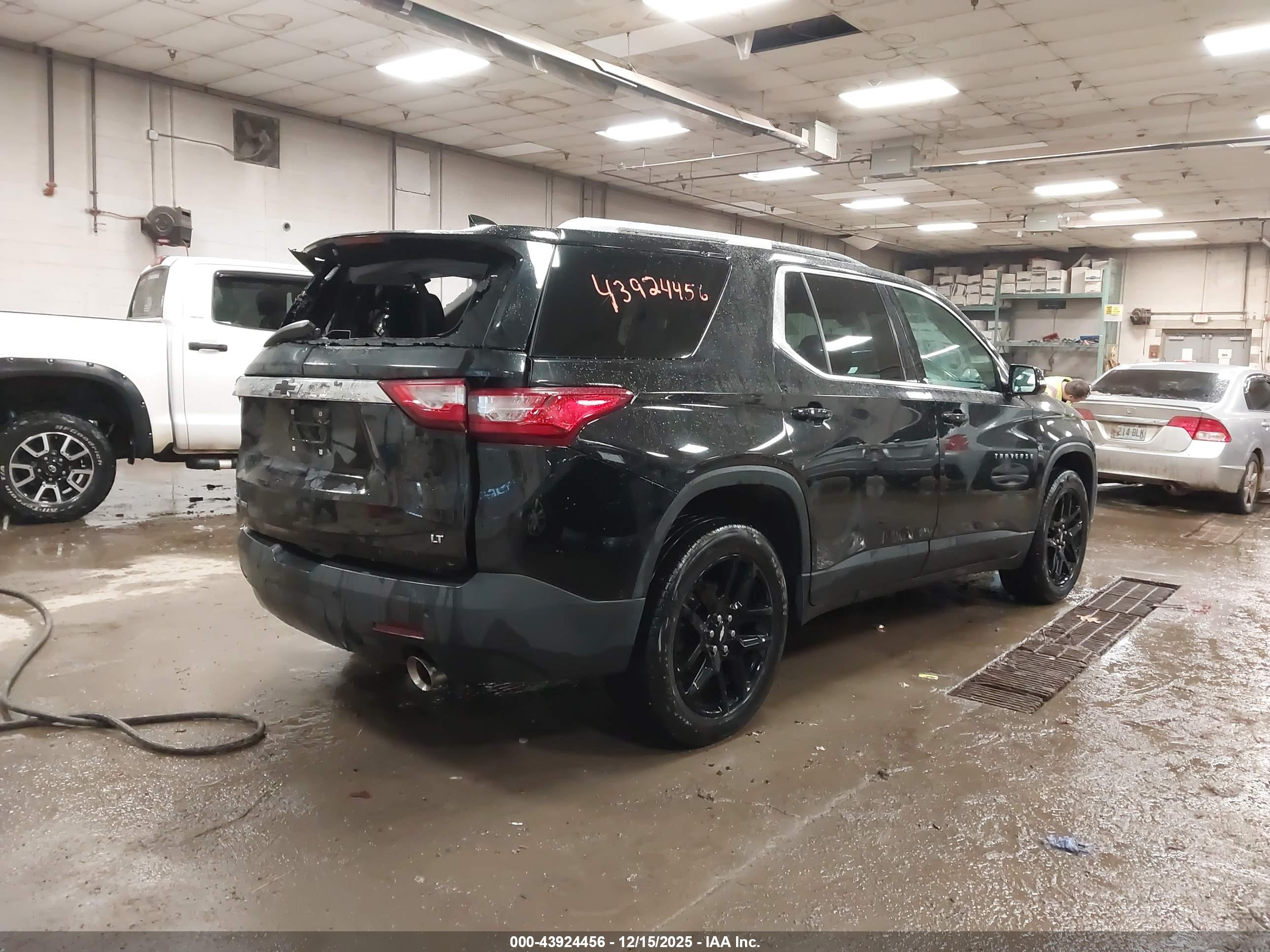 CHEVROLET TRAVERSE image 4