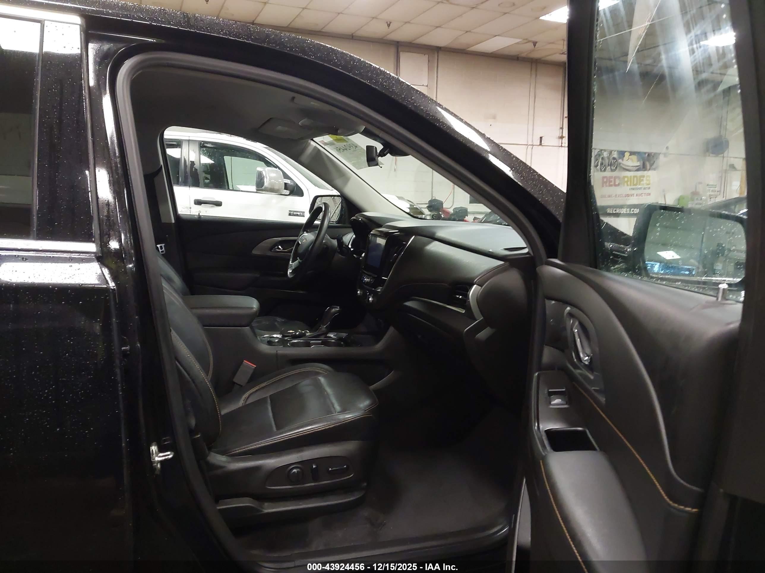 CHEVROLET TRAVERSE image 5