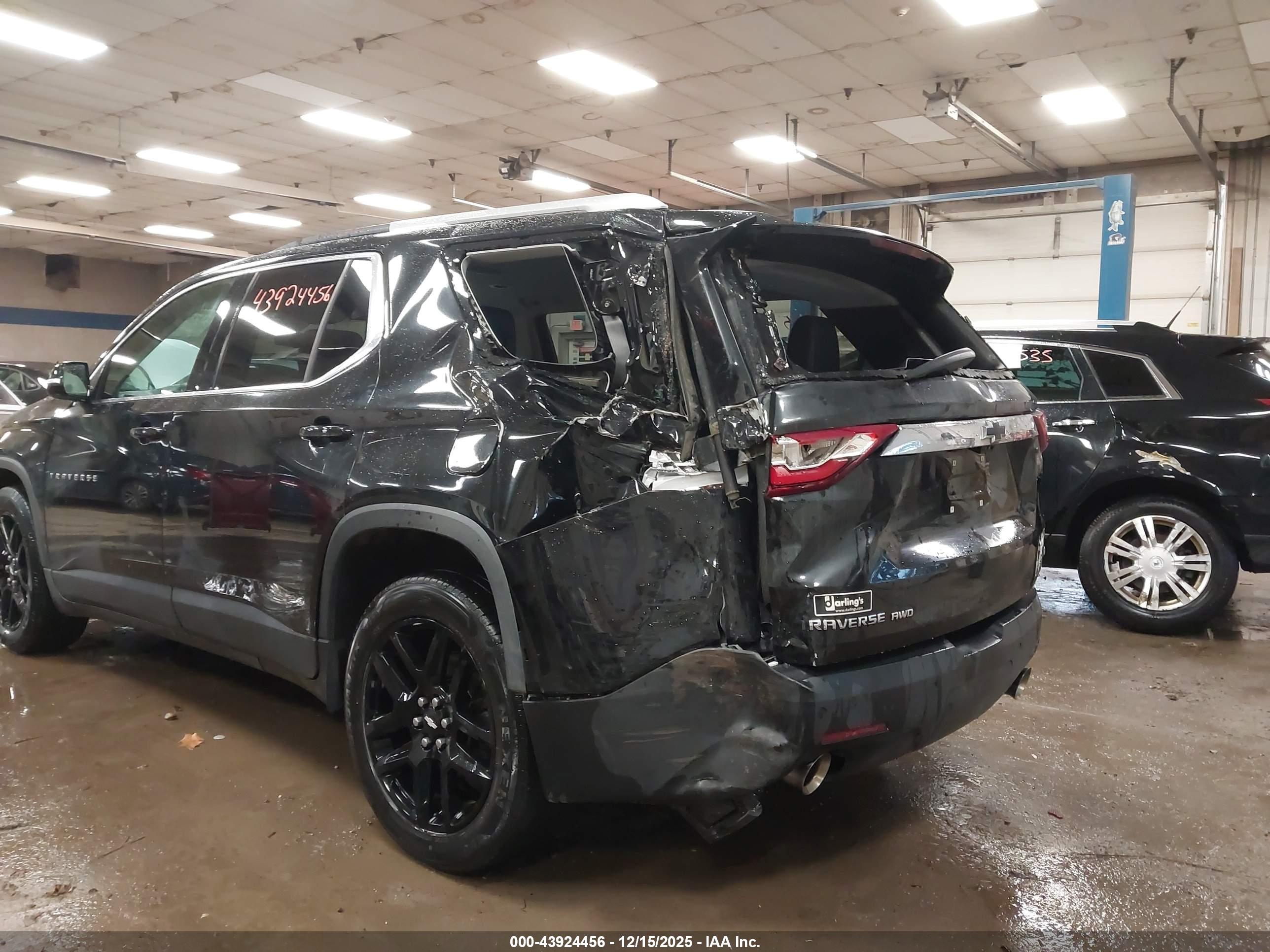 CHEVROLET TRAVERSE image 6