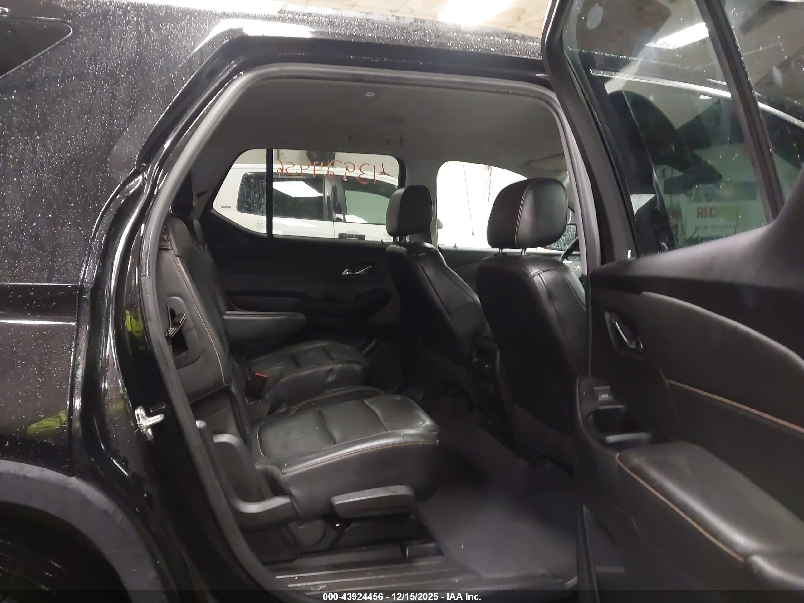 CHEVROLET TRAVERSE image 8
