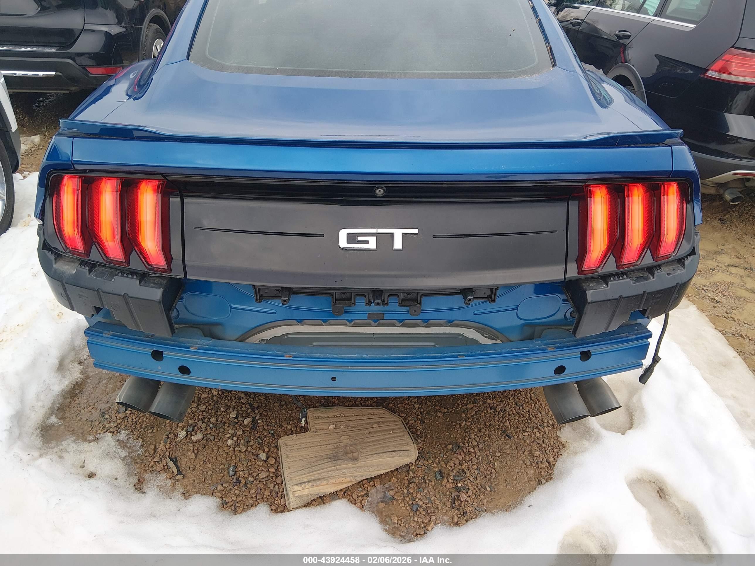 FORD MUSTANG image 6