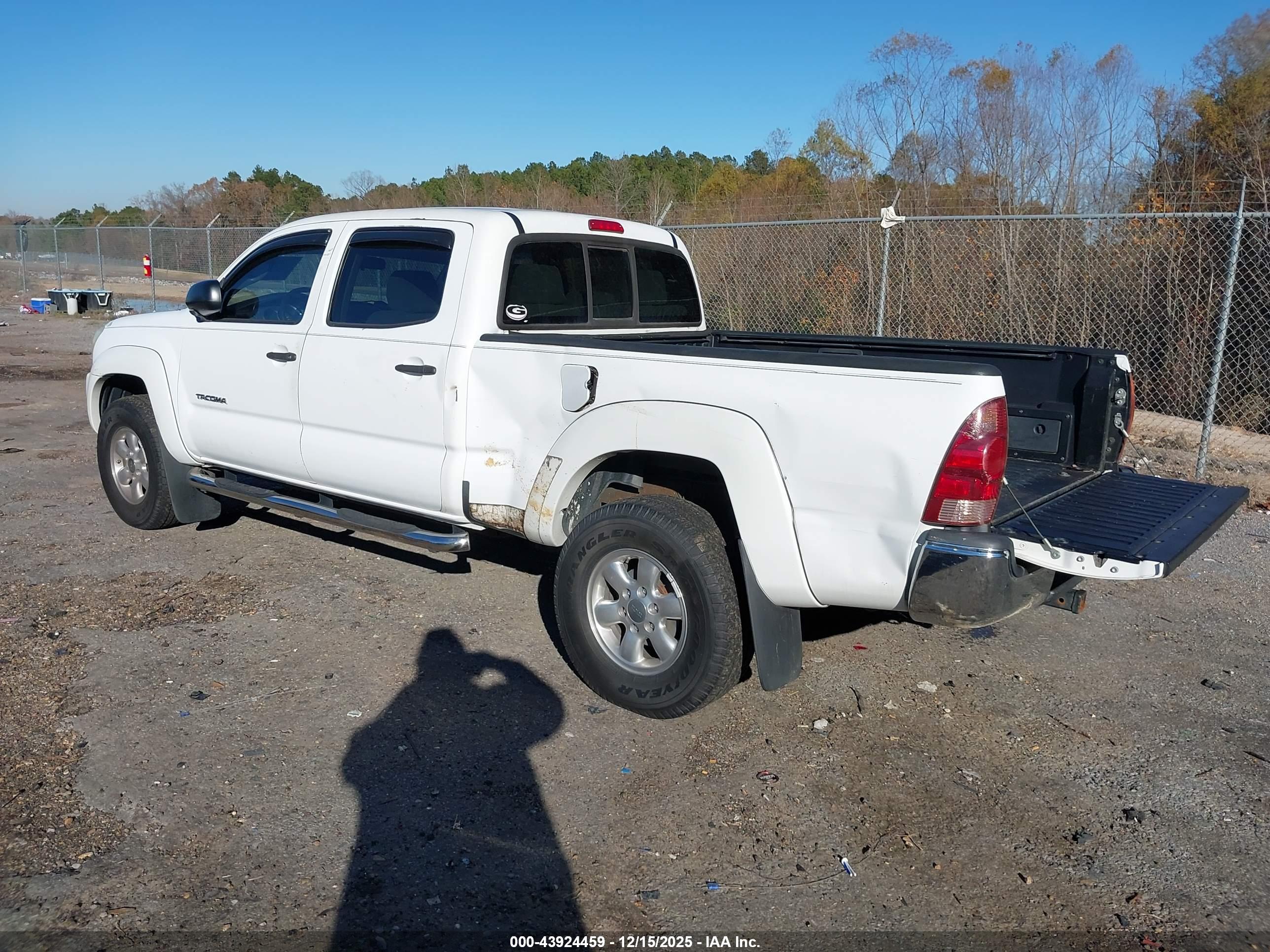TOYOTA TACOMA image 3