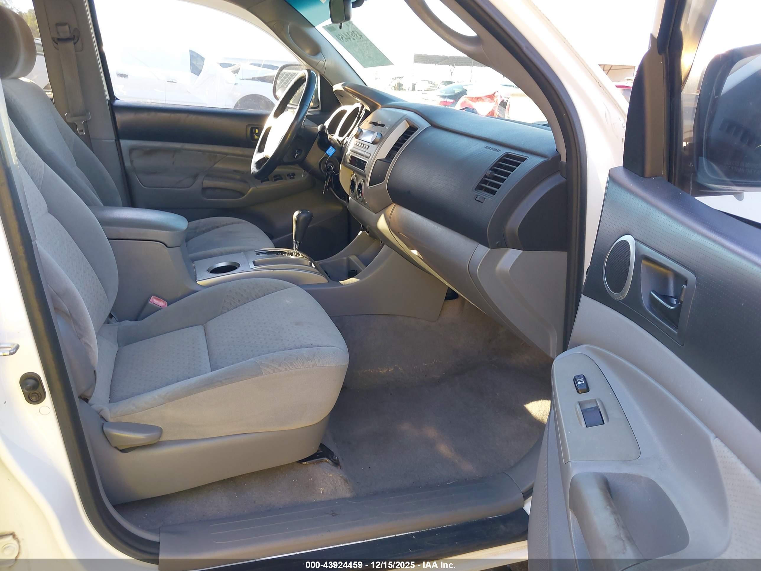 TOYOTA TACOMA image 5