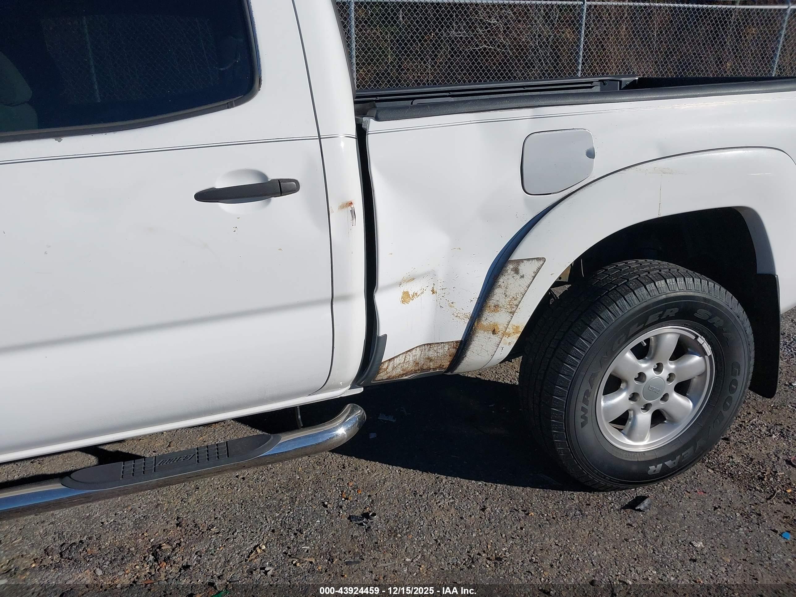 TOYOTA TACOMA image 6