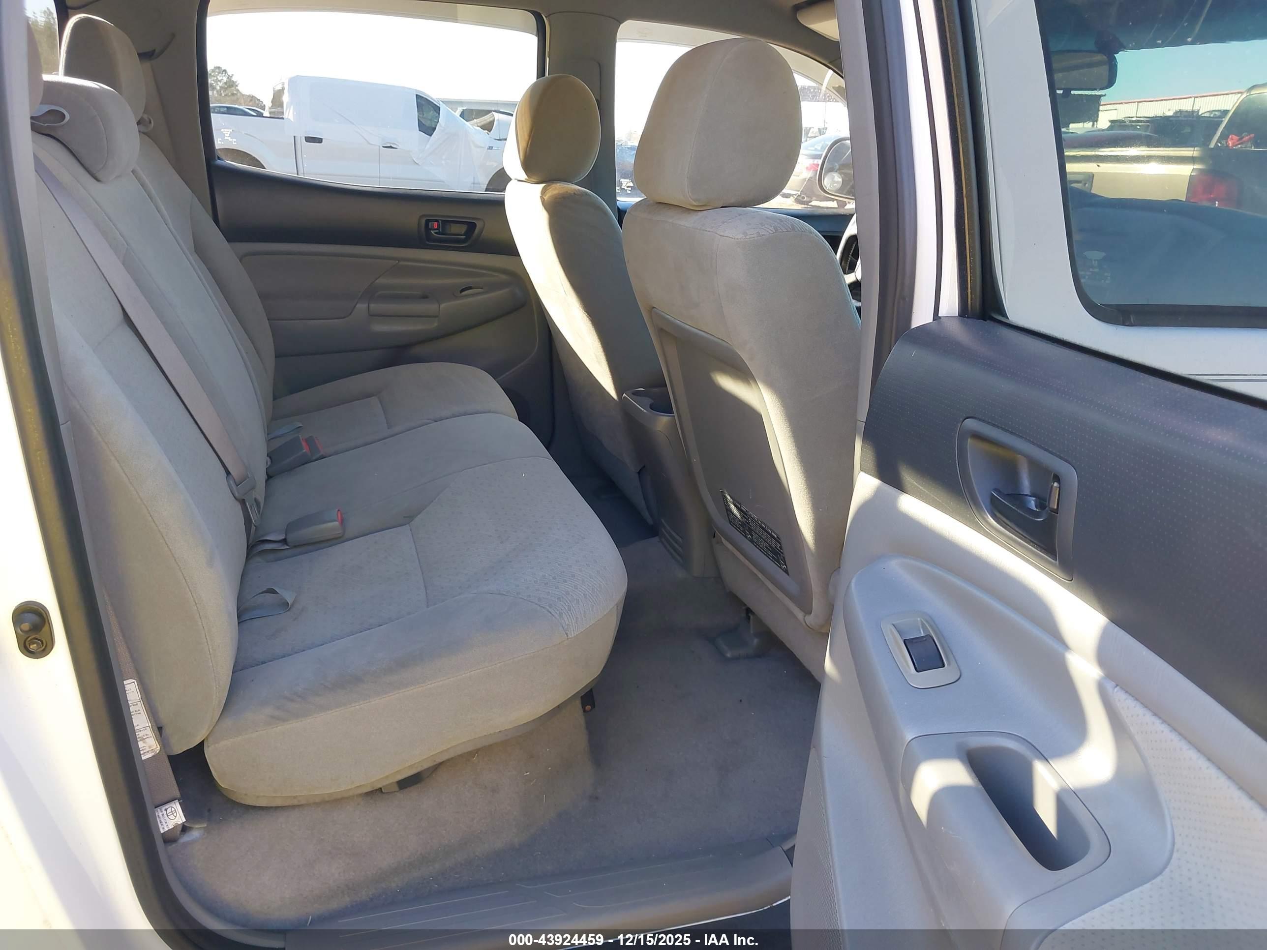 TOYOTA TACOMA image 8