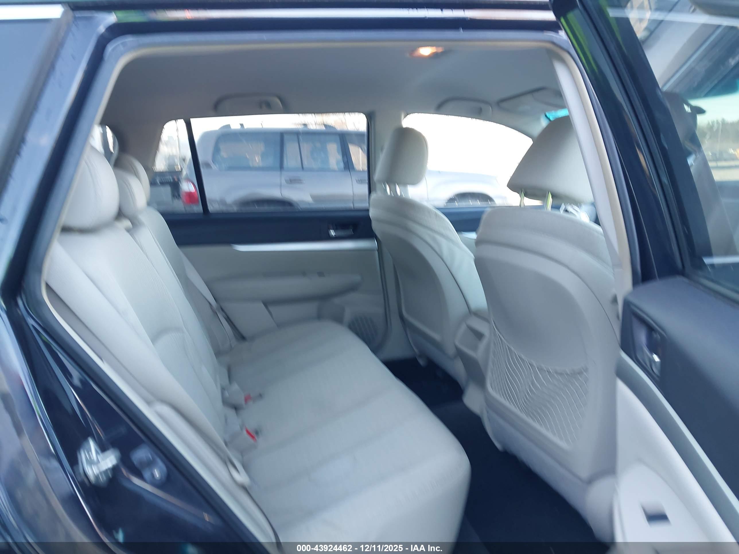 SUBARU OUTBACK image 8
