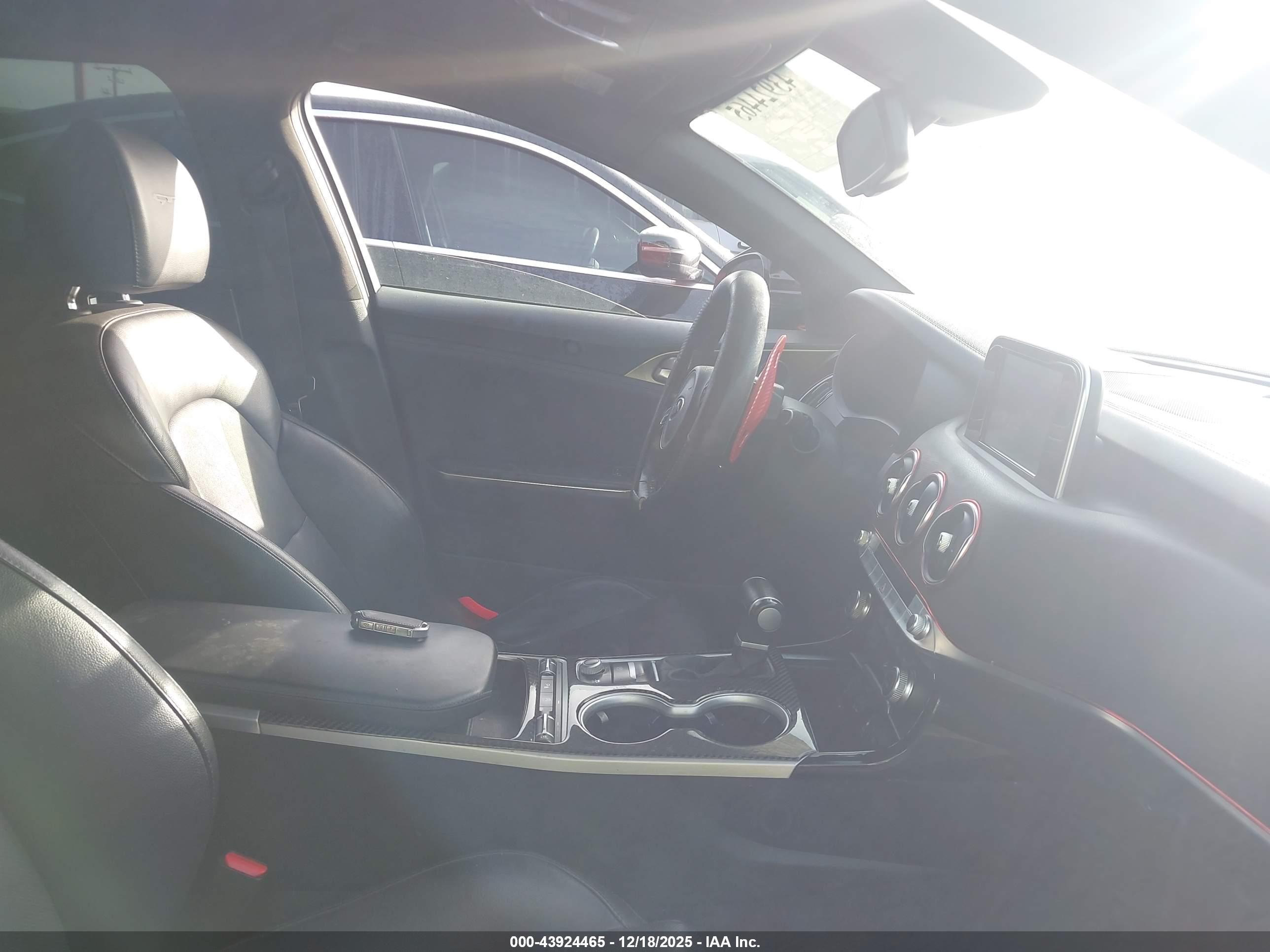 KIA STINGER image 5