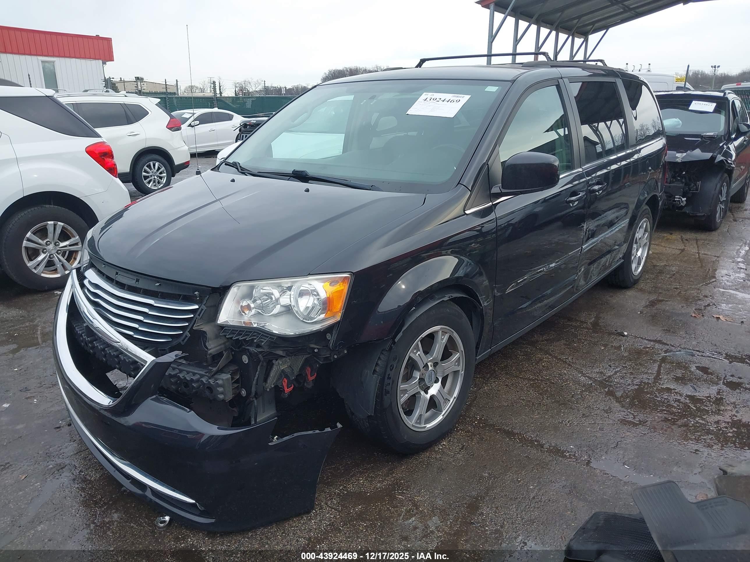 CHRYSLER TOWN image 2
