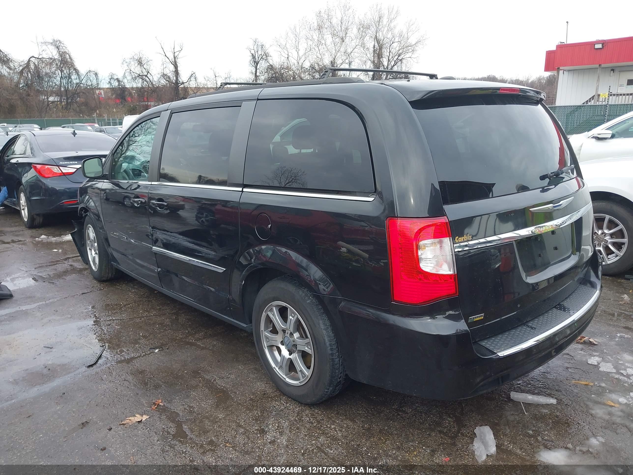 CHRYSLER TOWN image 3