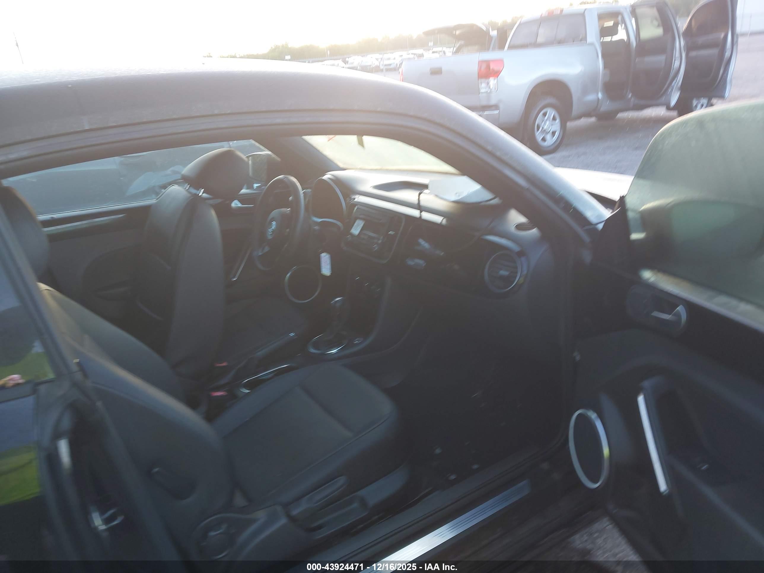 VOLKSWAGEN BEETLE image 5