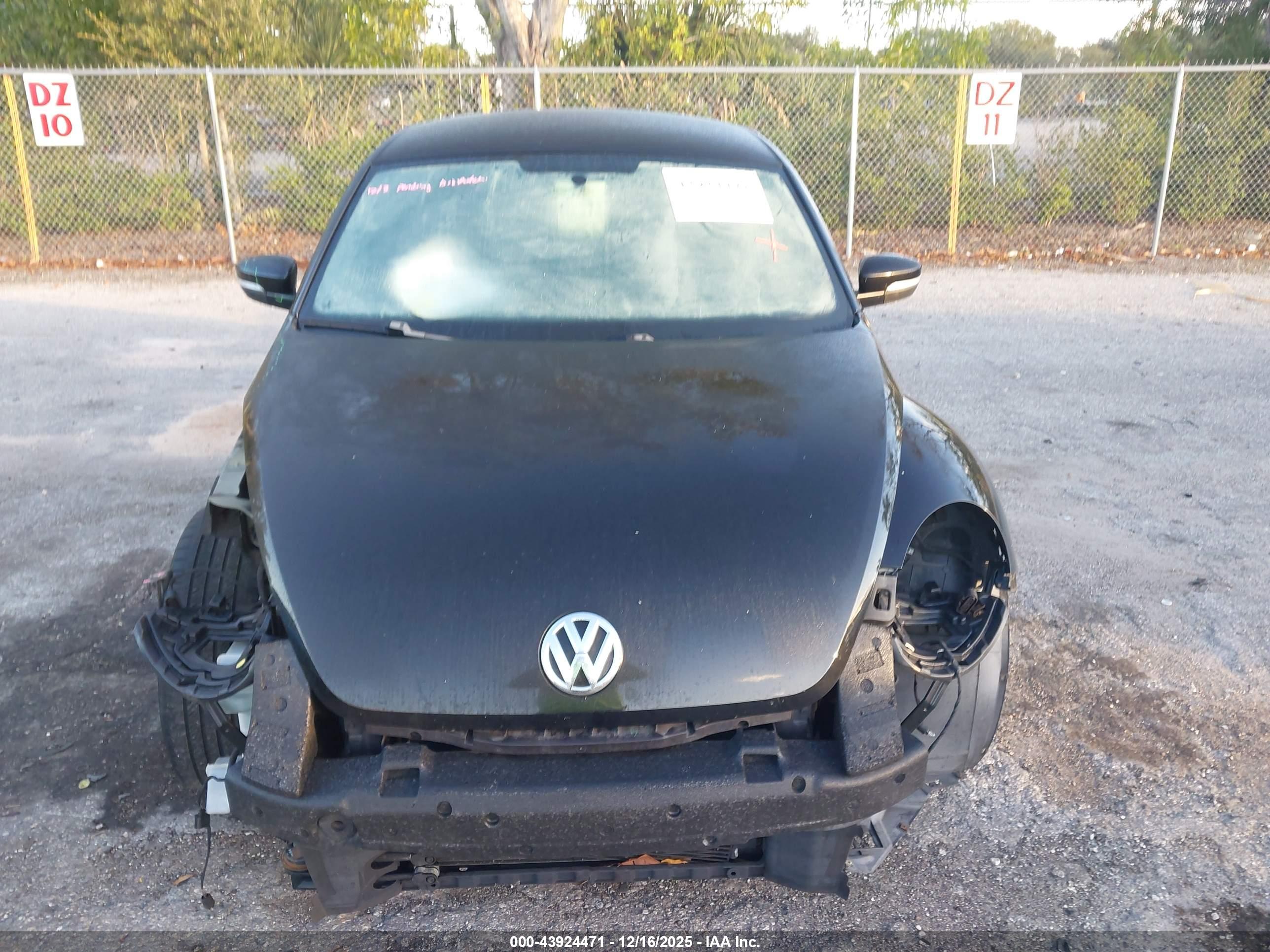 VOLKSWAGEN BEETLE image 6