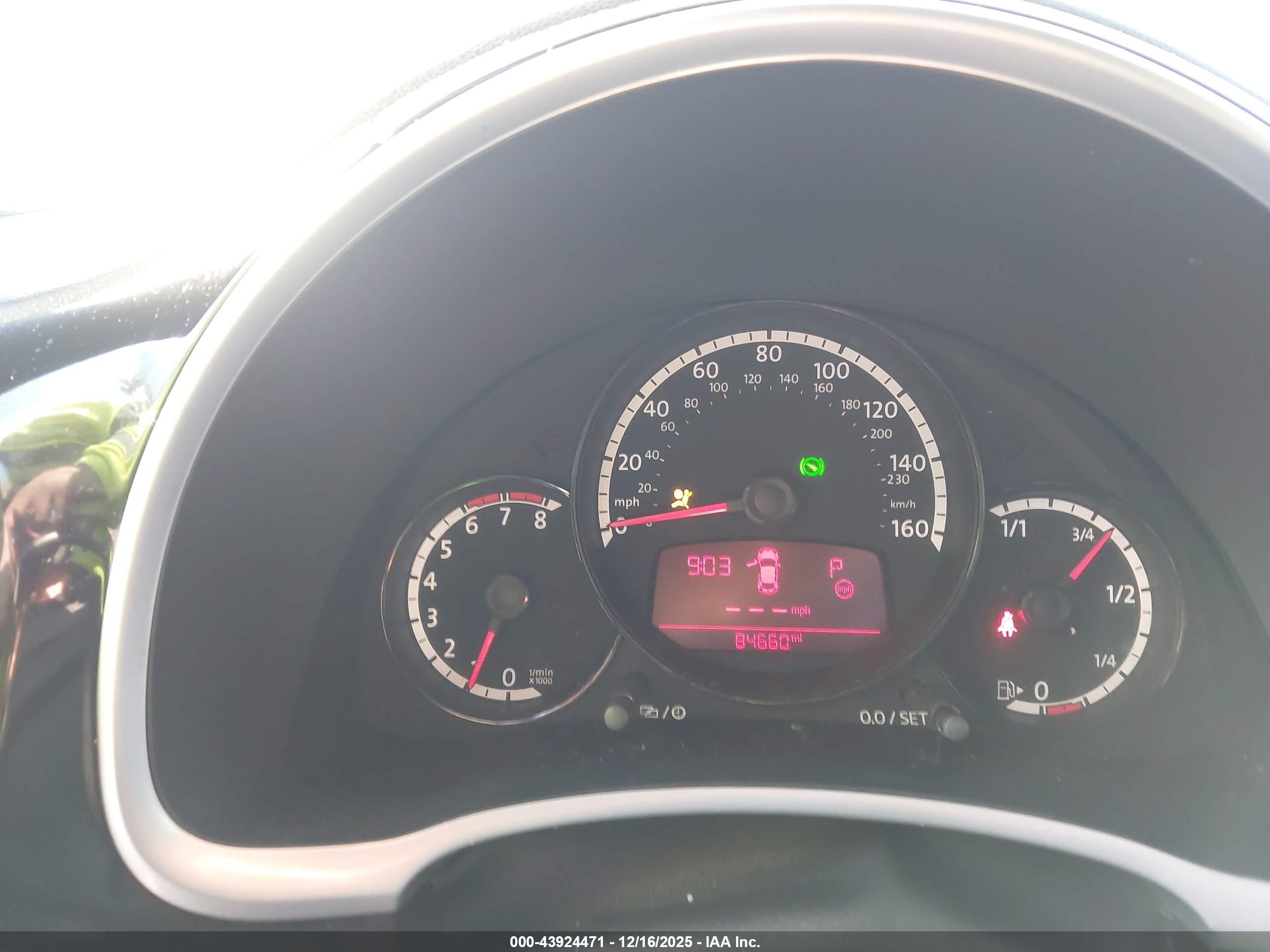 VOLKSWAGEN BEETLE image 7
