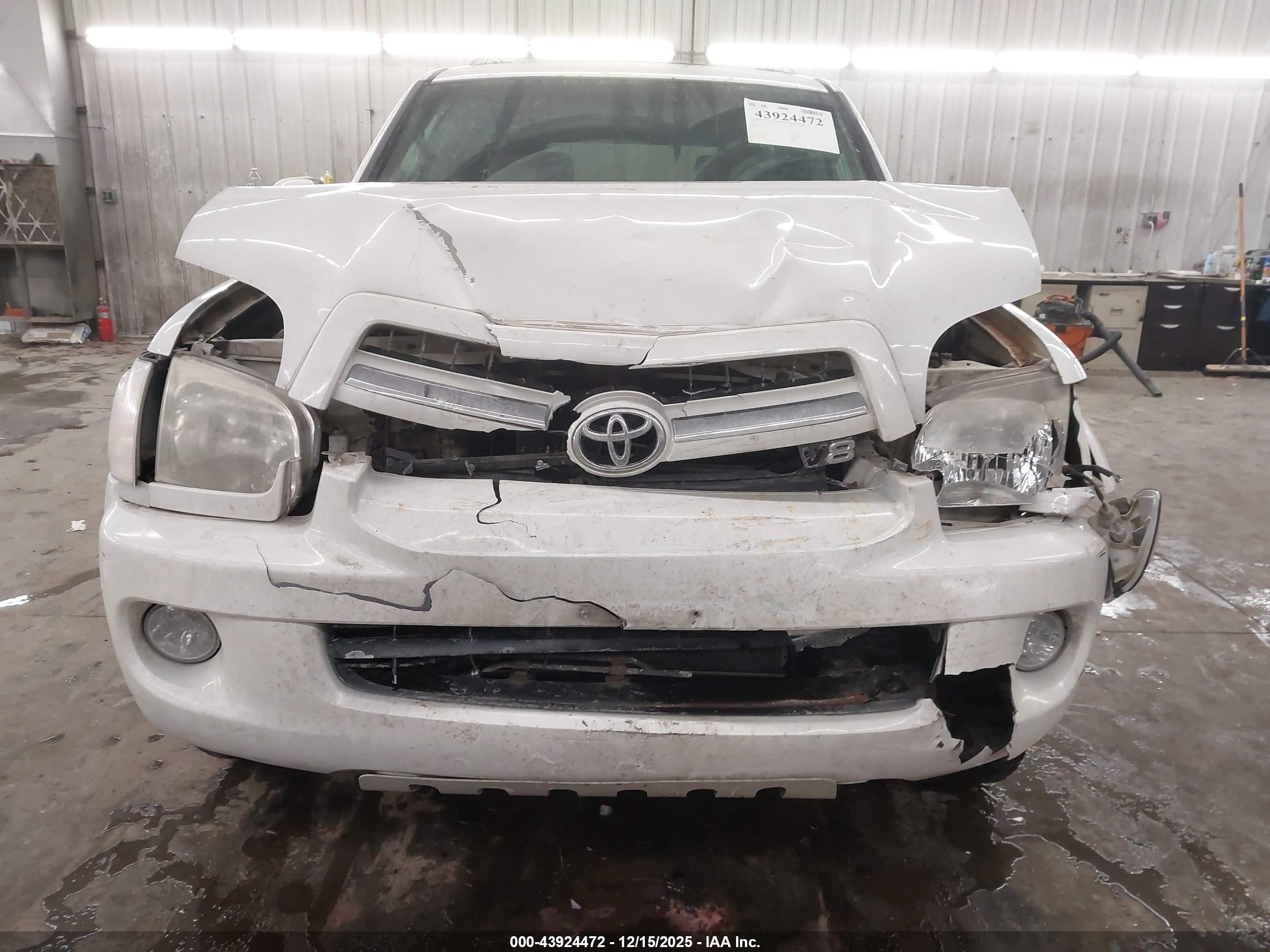 TOYOTA SEQUOIA image 6