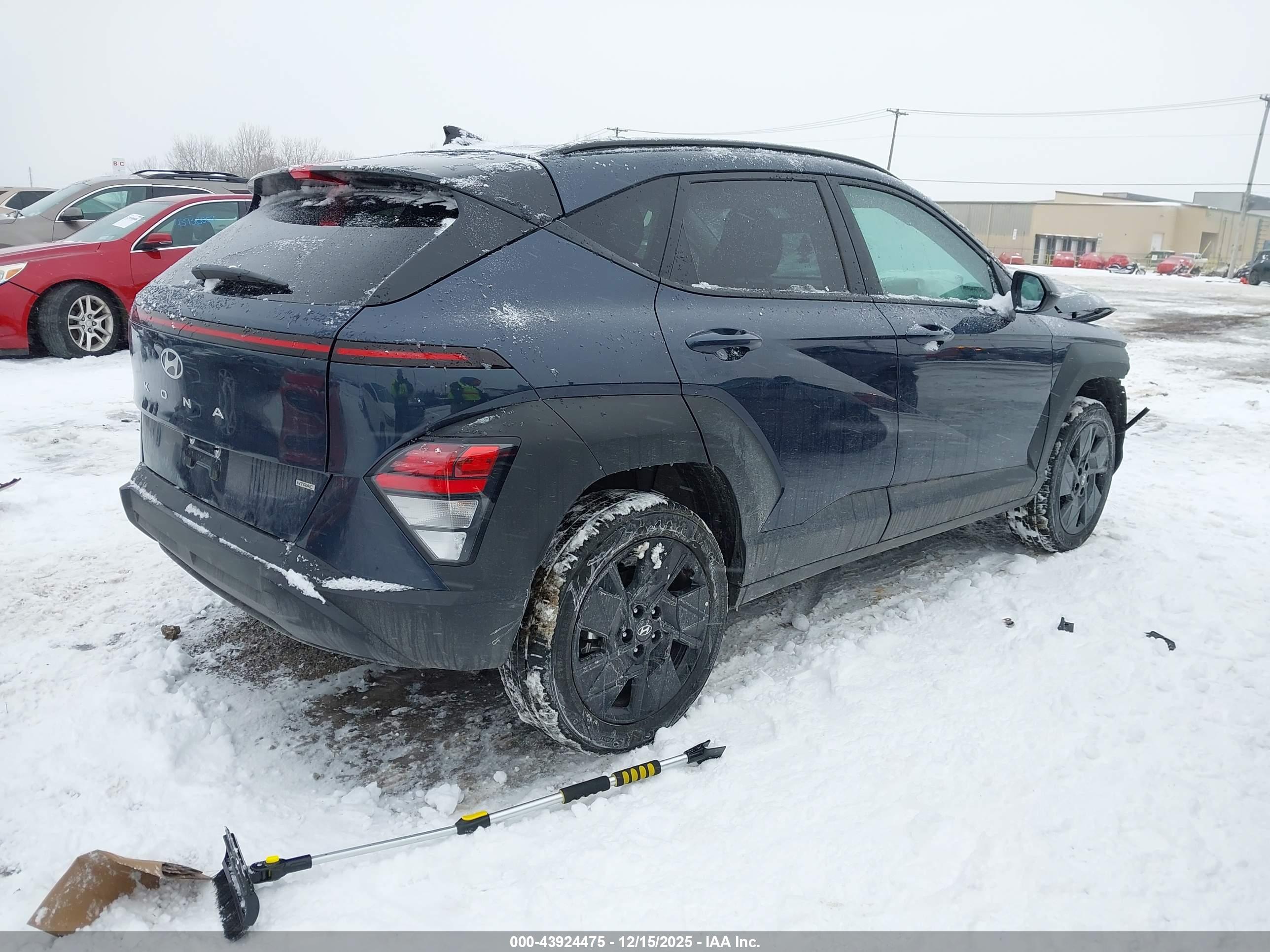 HYUNDAI KONA image 4