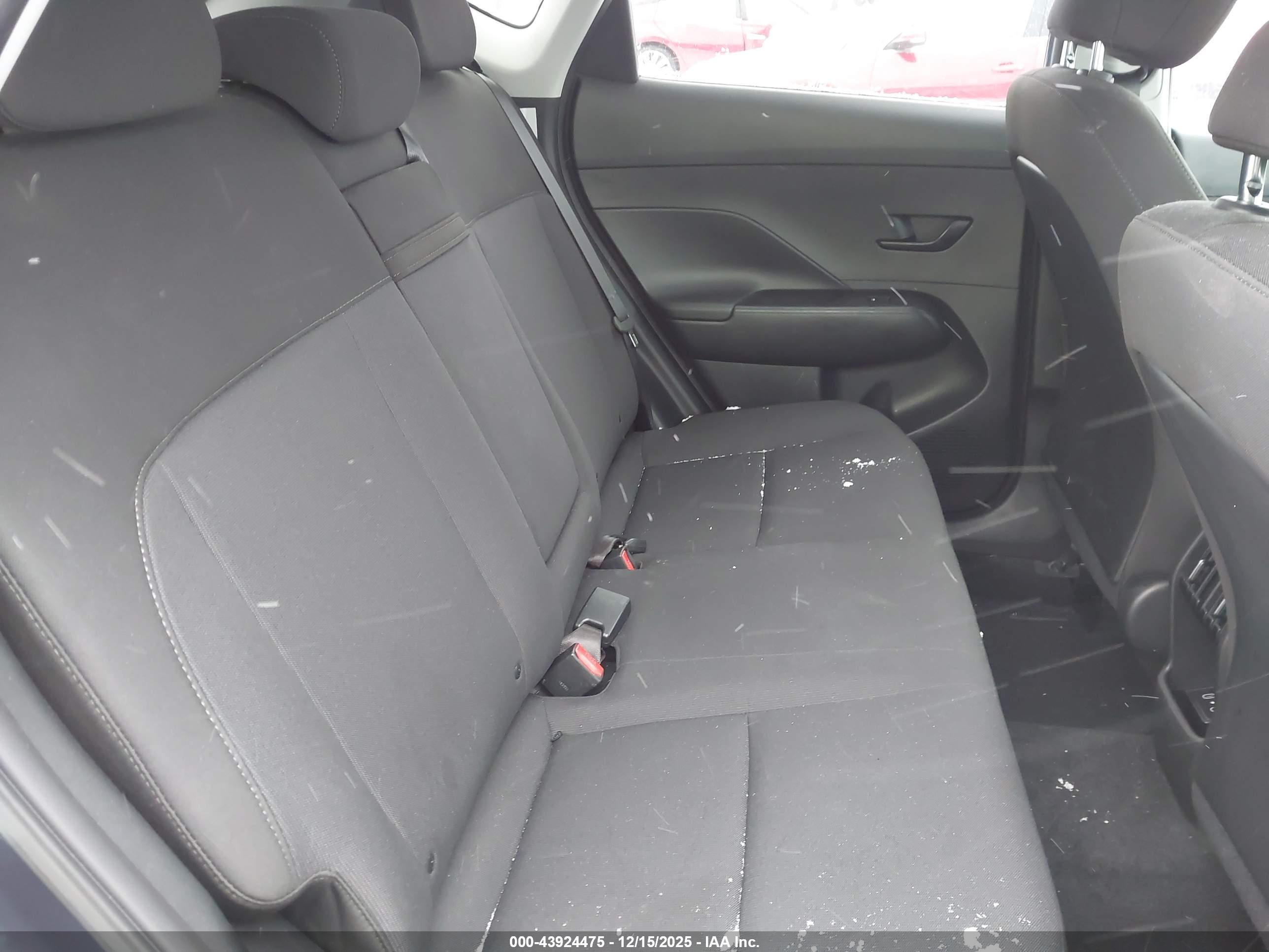 HYUNDAI KONA image 8
