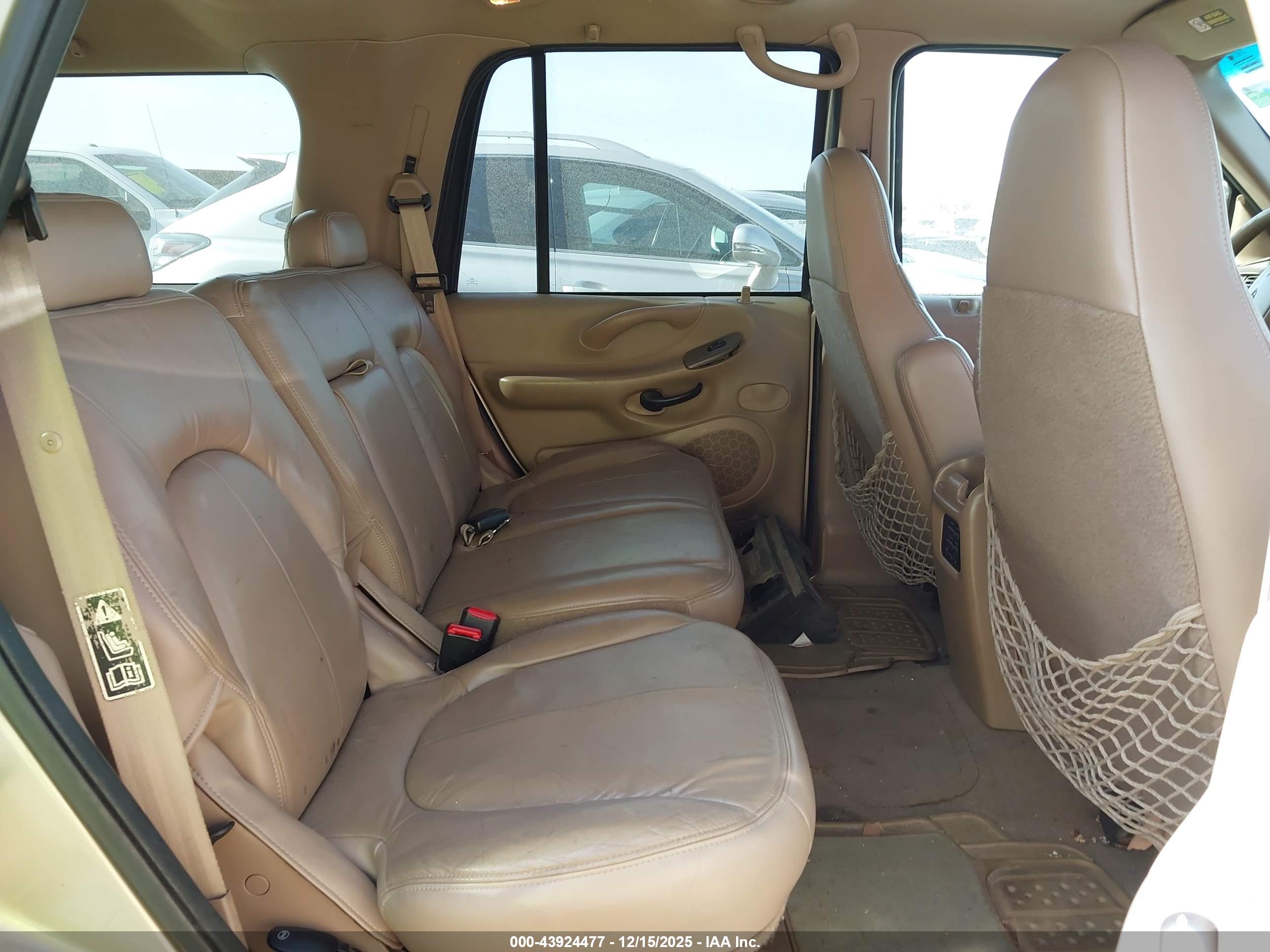 FORD EXPEDITION image 8