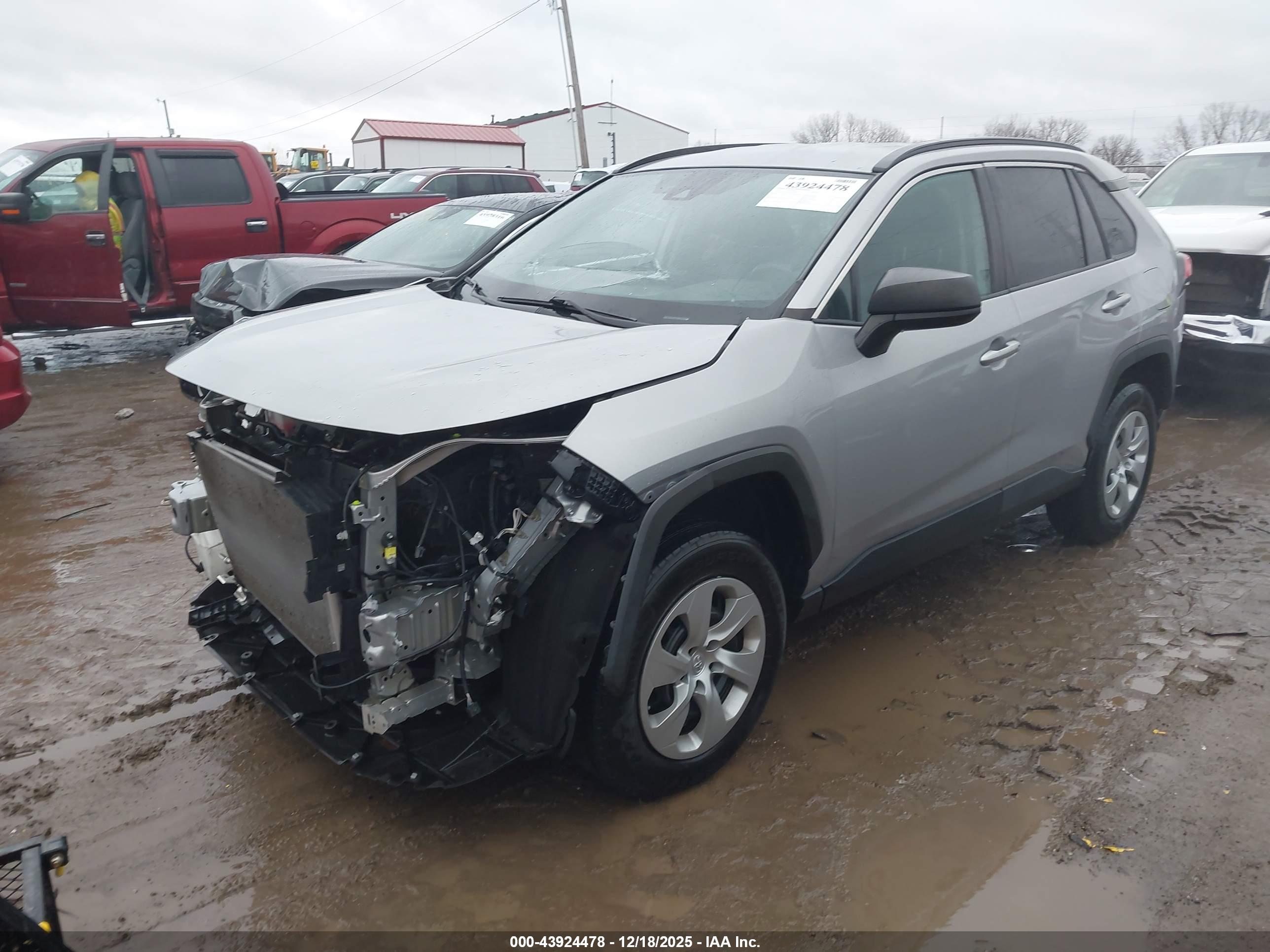 TOYOTA RAV4 image 2