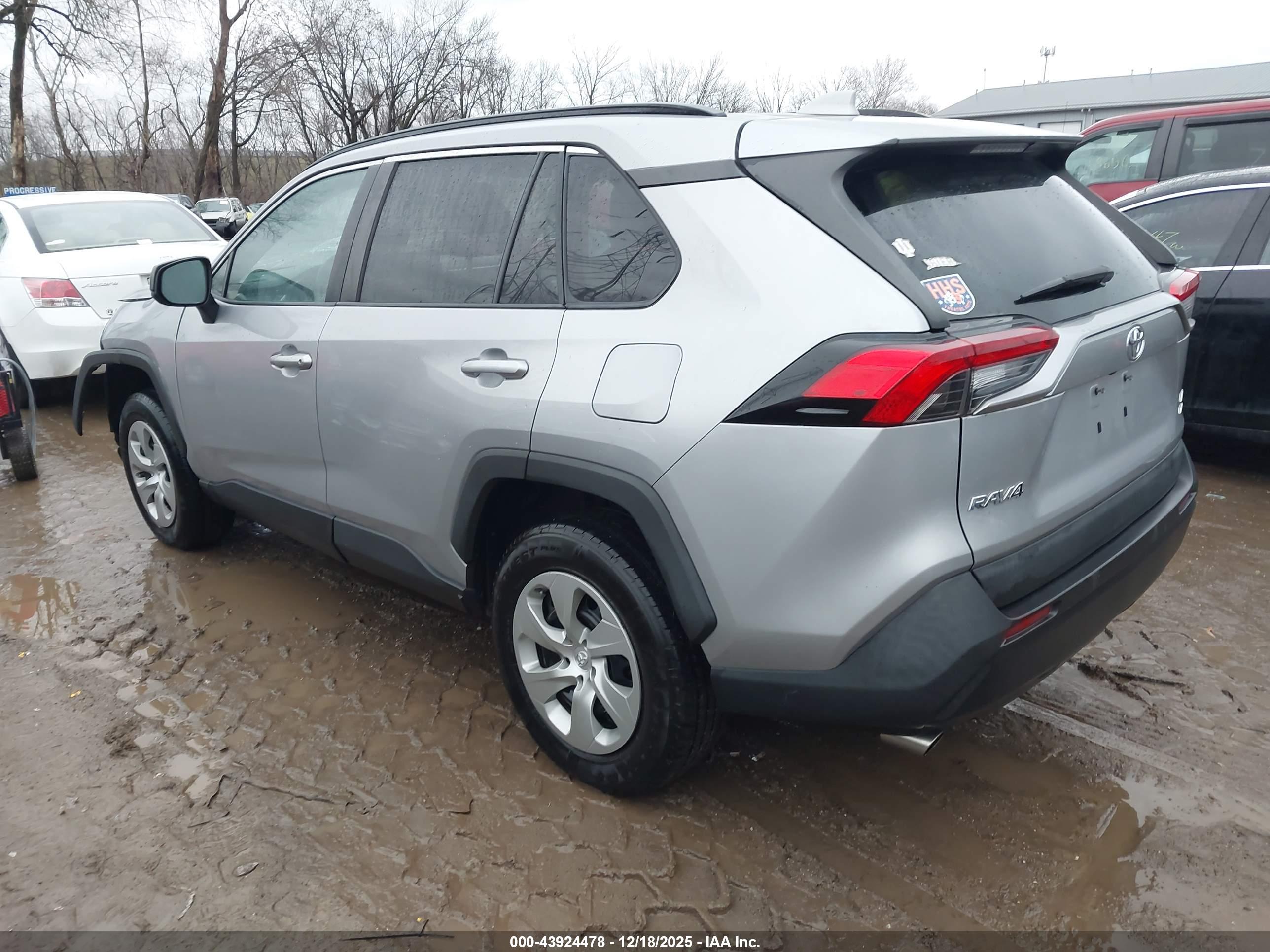 TOYOTA RAV4 image 3