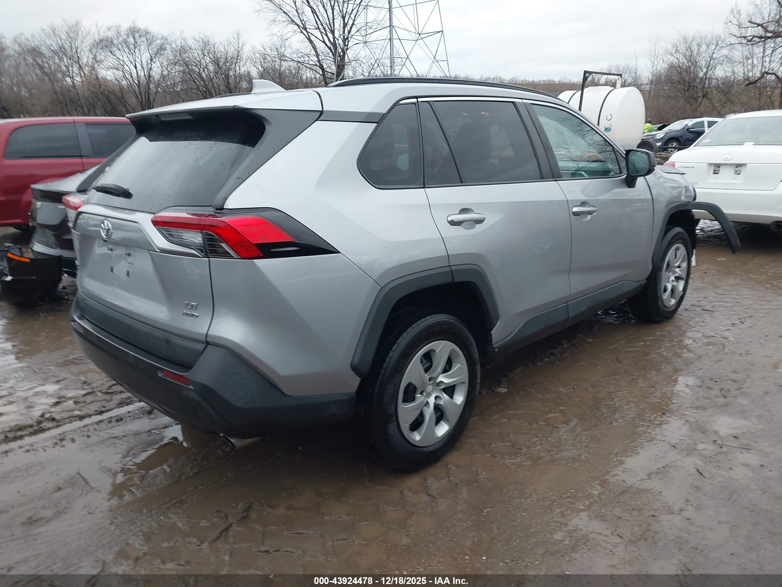 TOYOTA RAV4 image 4