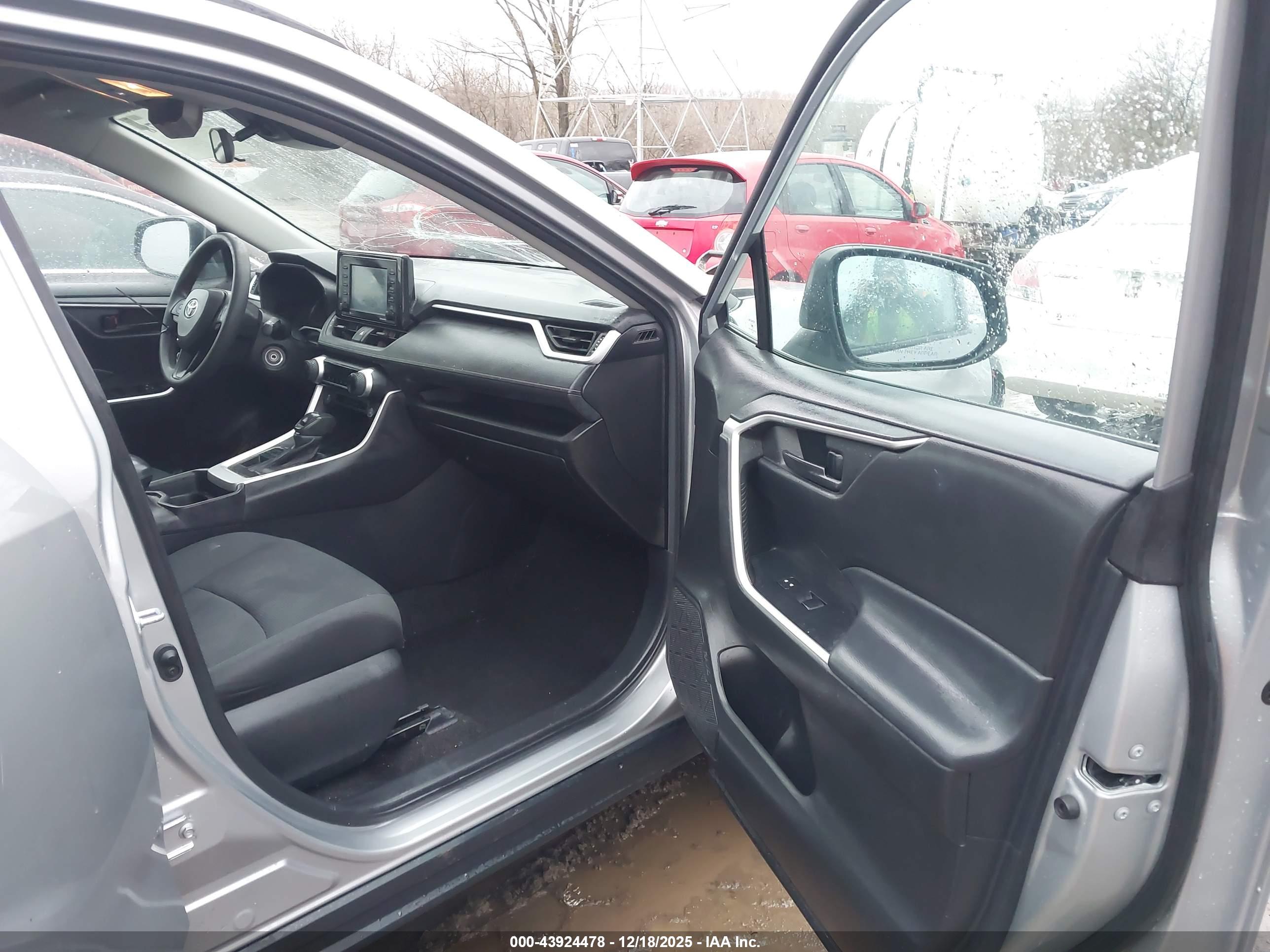 TOYOTA RAV4 image 5