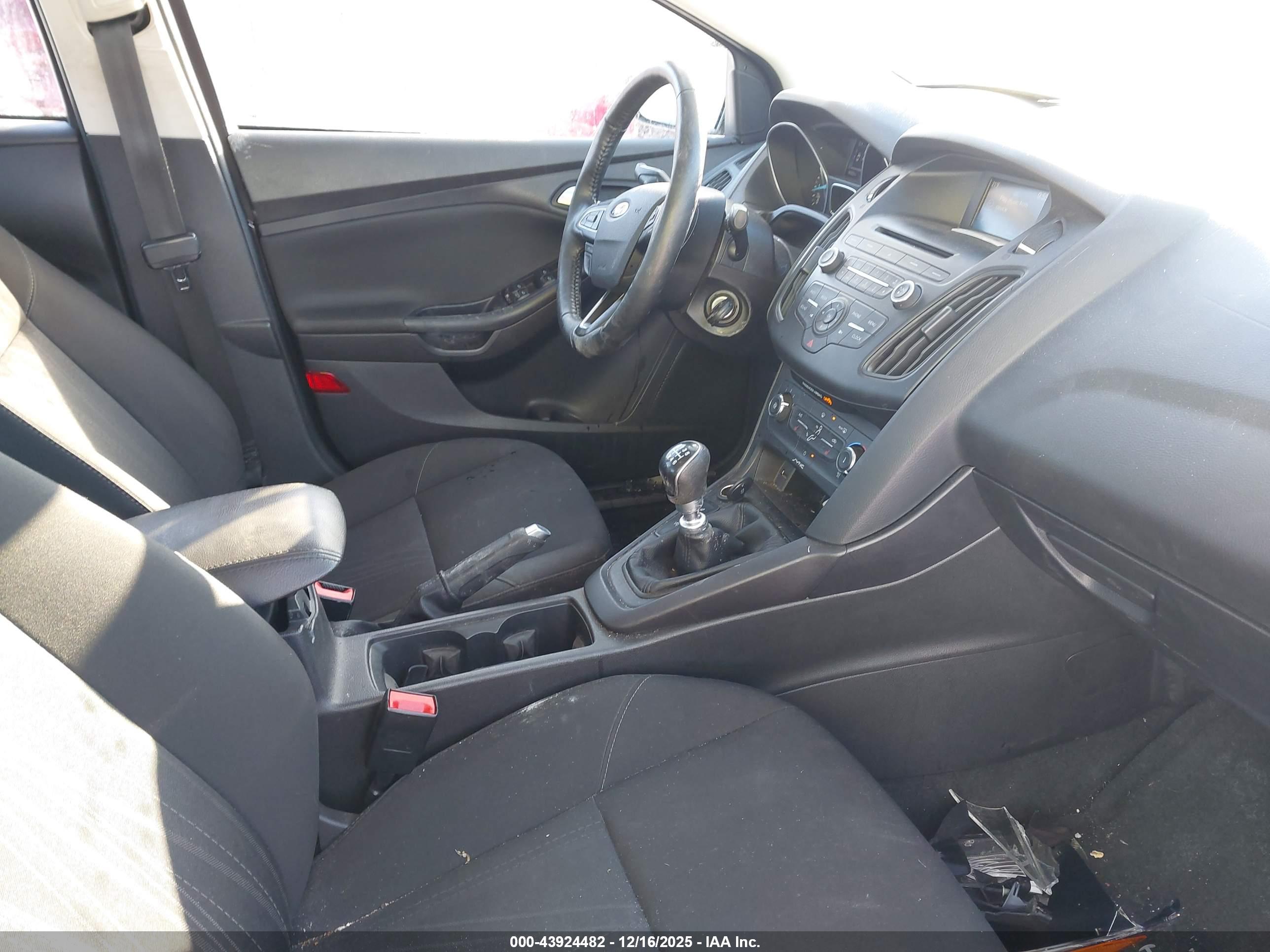 FORD FOCUS image 5