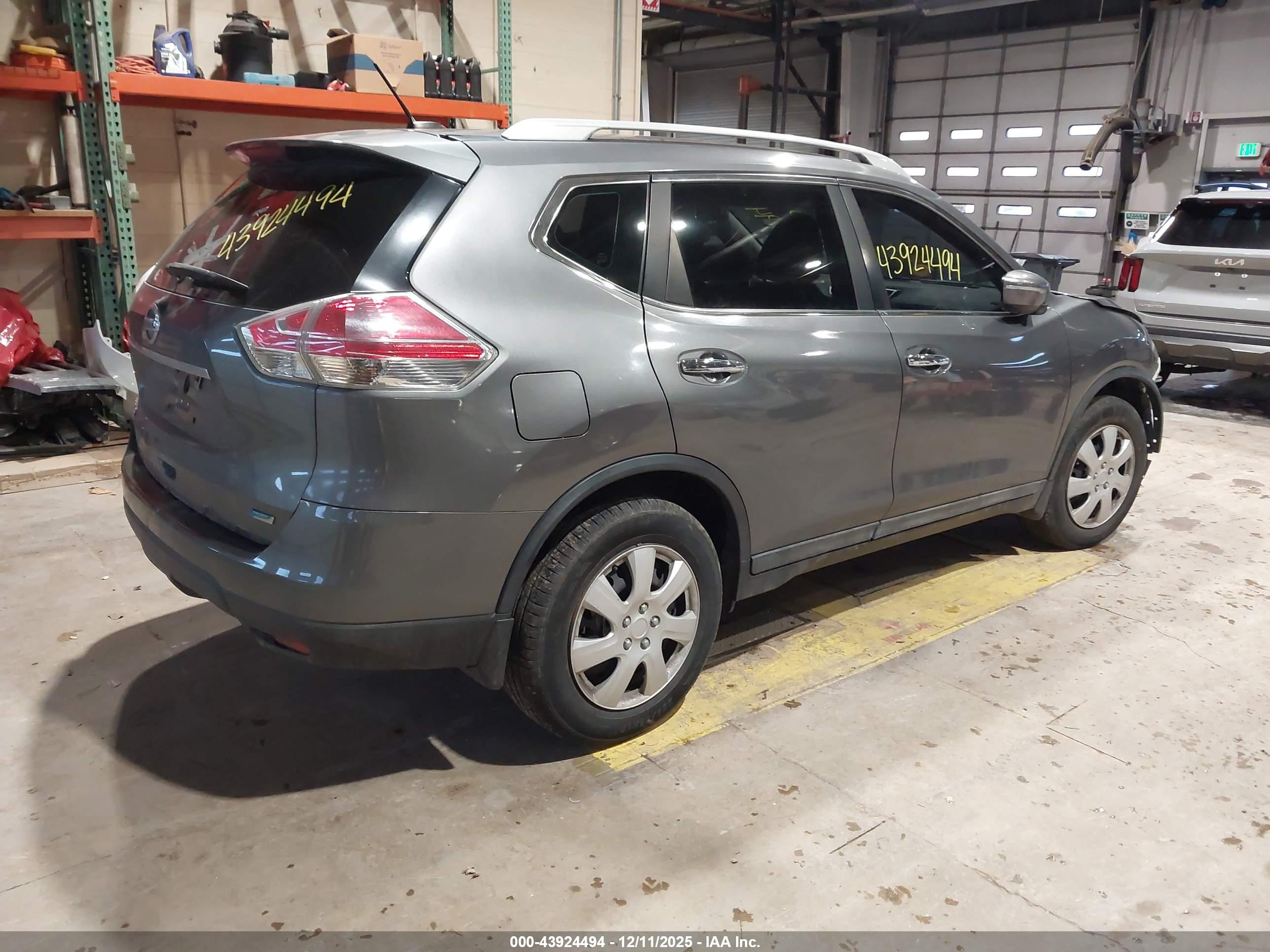 NISSAN ROGUE image 4
