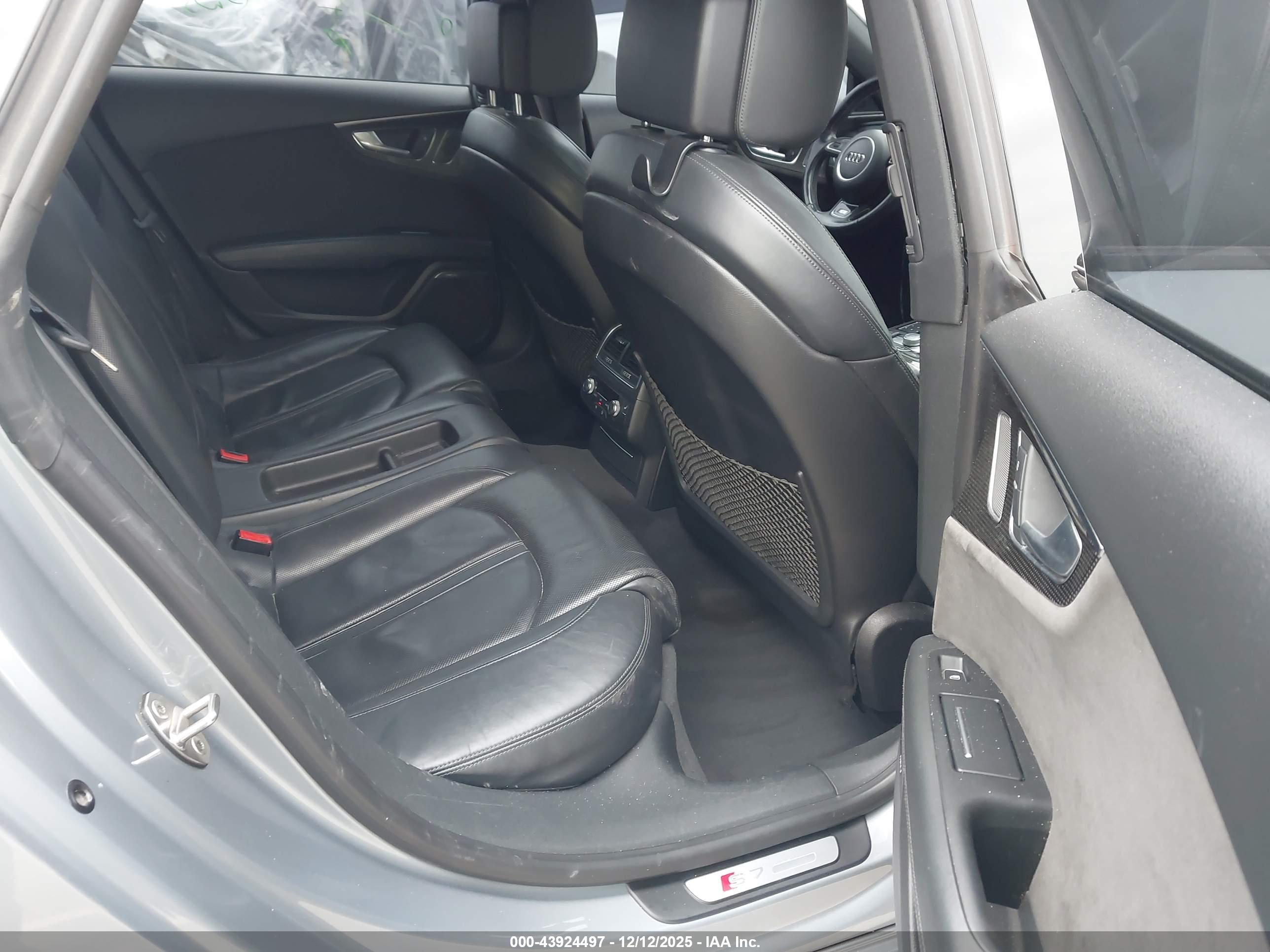 AUDI S7 image 8