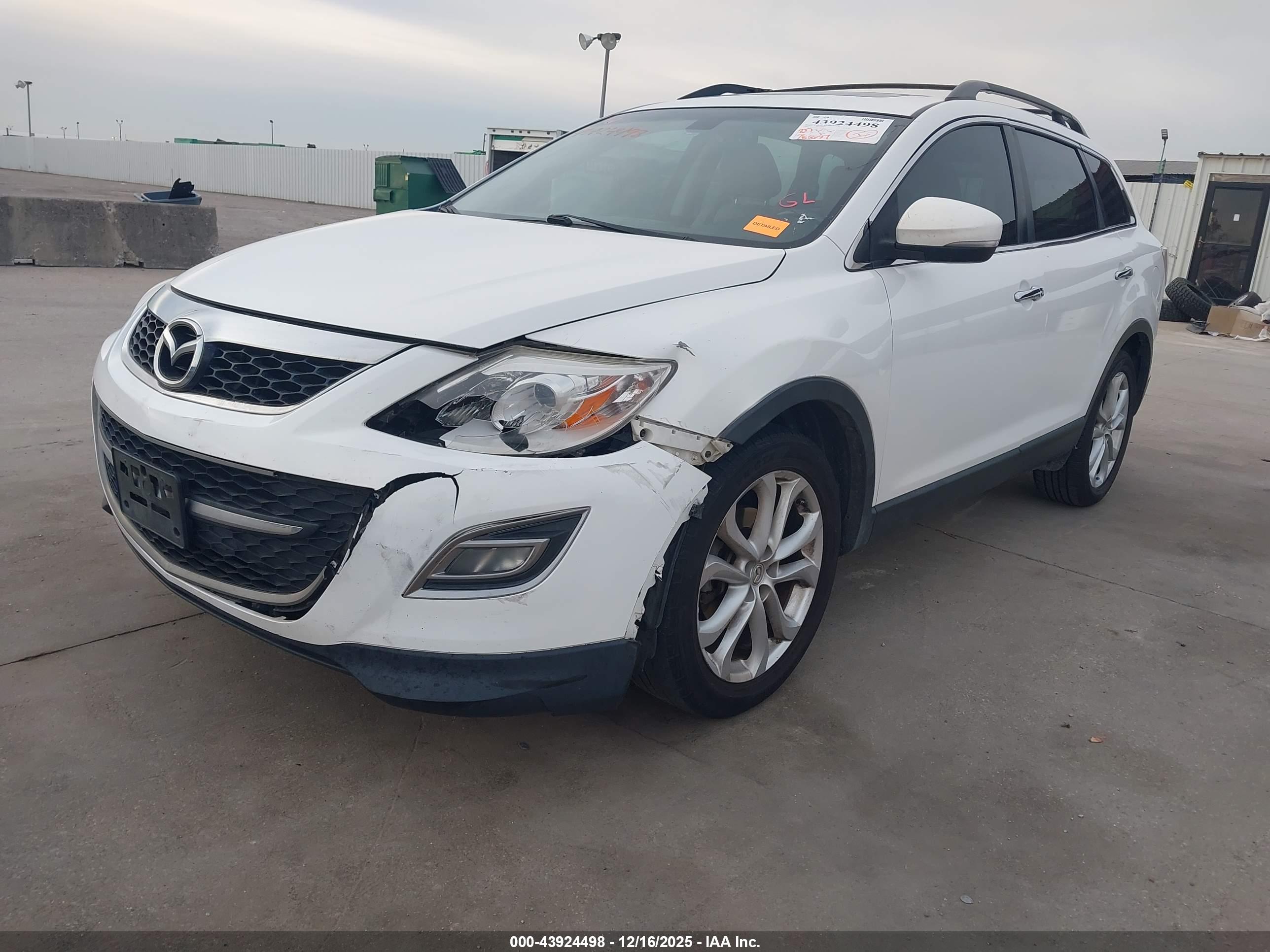 MAZDA CX-9 image 2