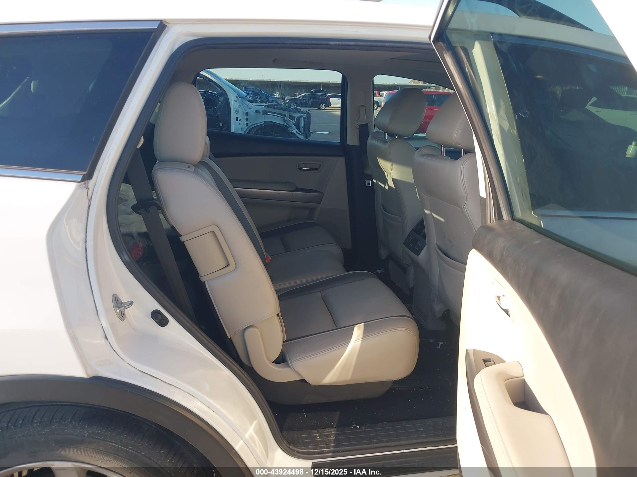 MAZDA CX-9 image 8