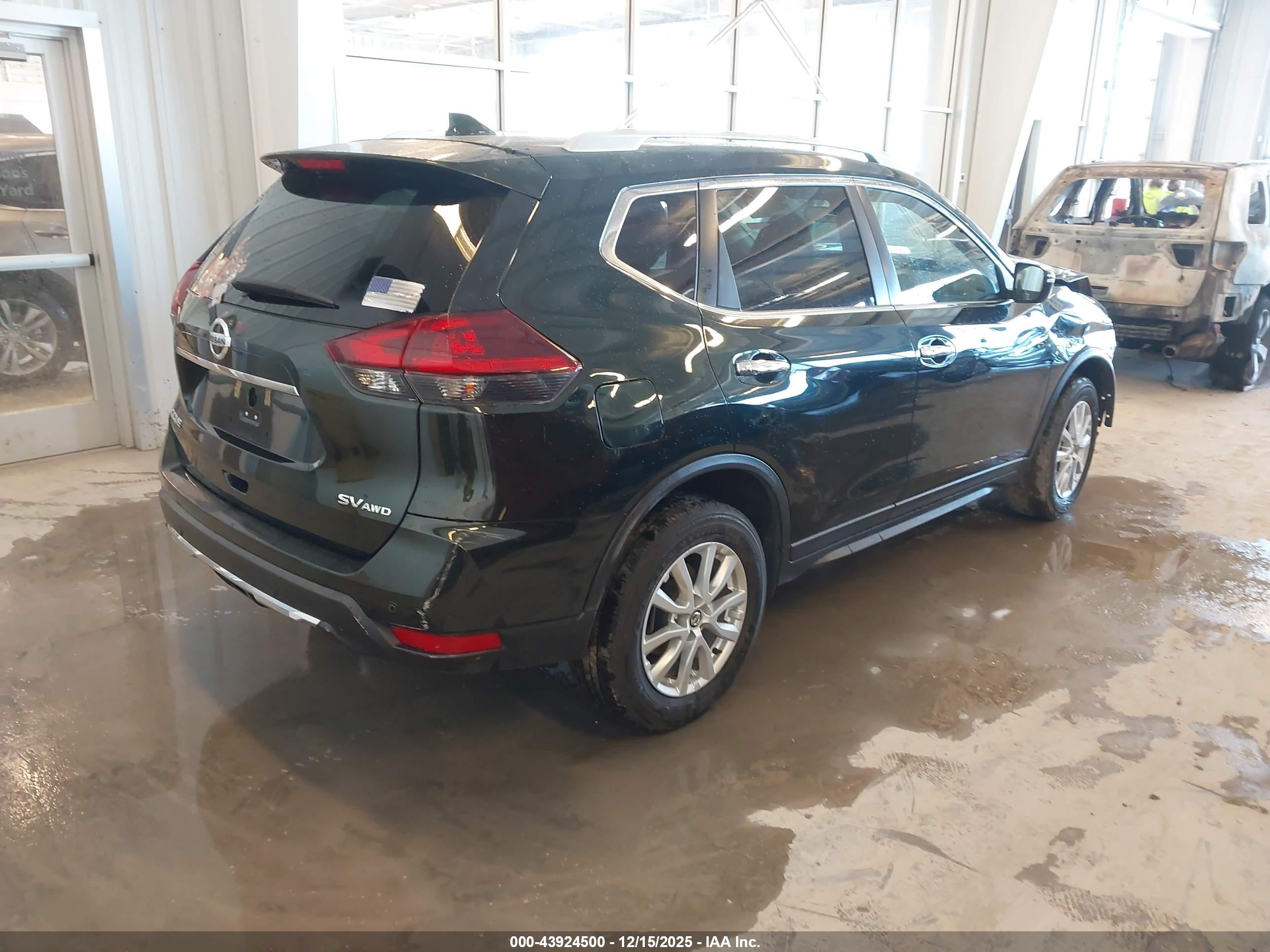 NISSAN ROGUE image 4