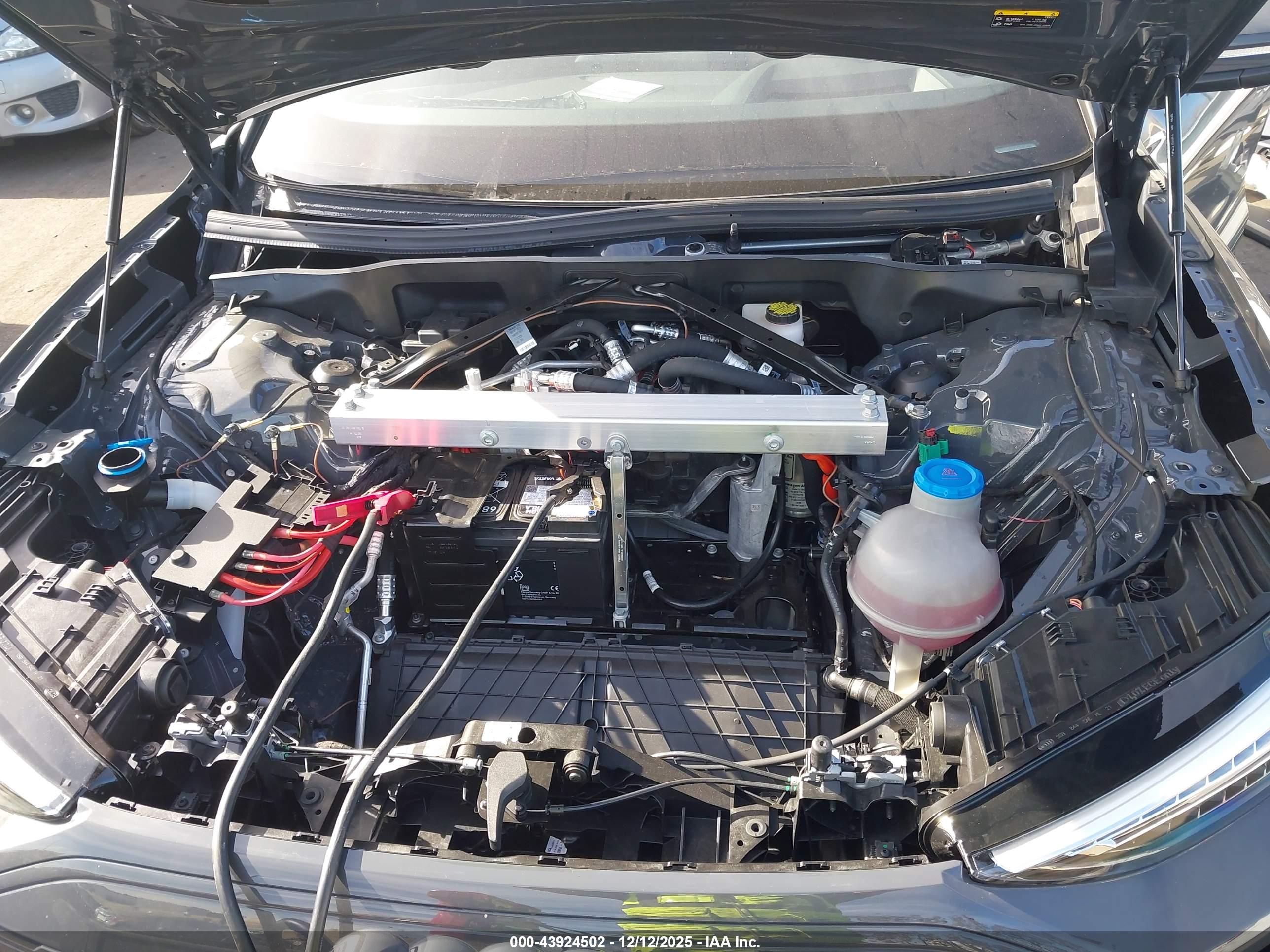 AUDI Q6 image 10