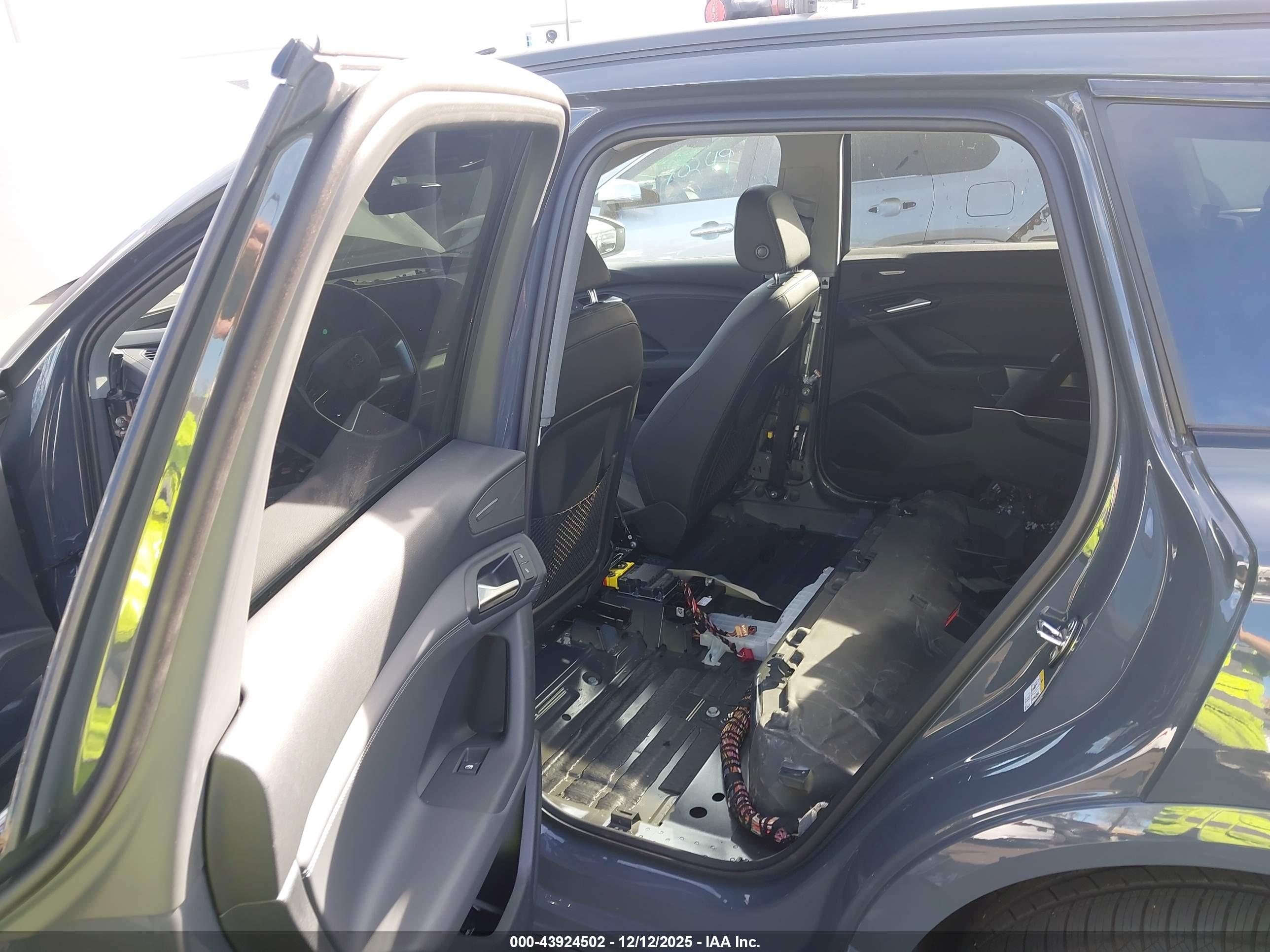 AUDI Q6 image 8