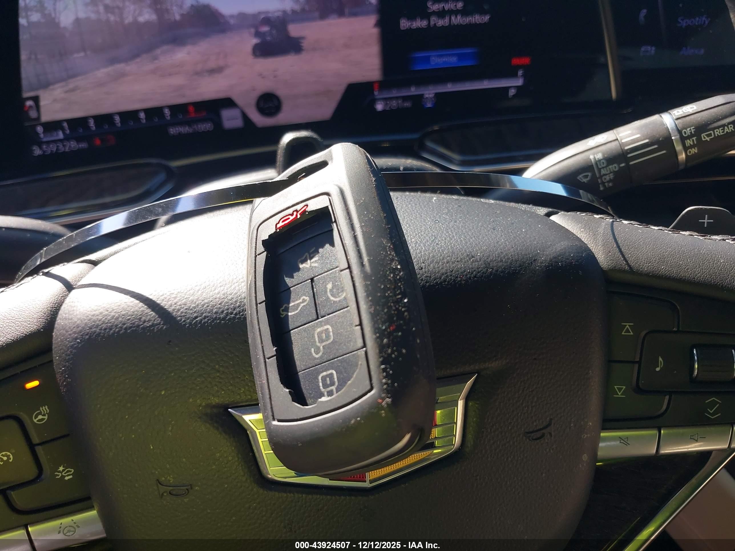 CADILLAC ESCALADE image 11