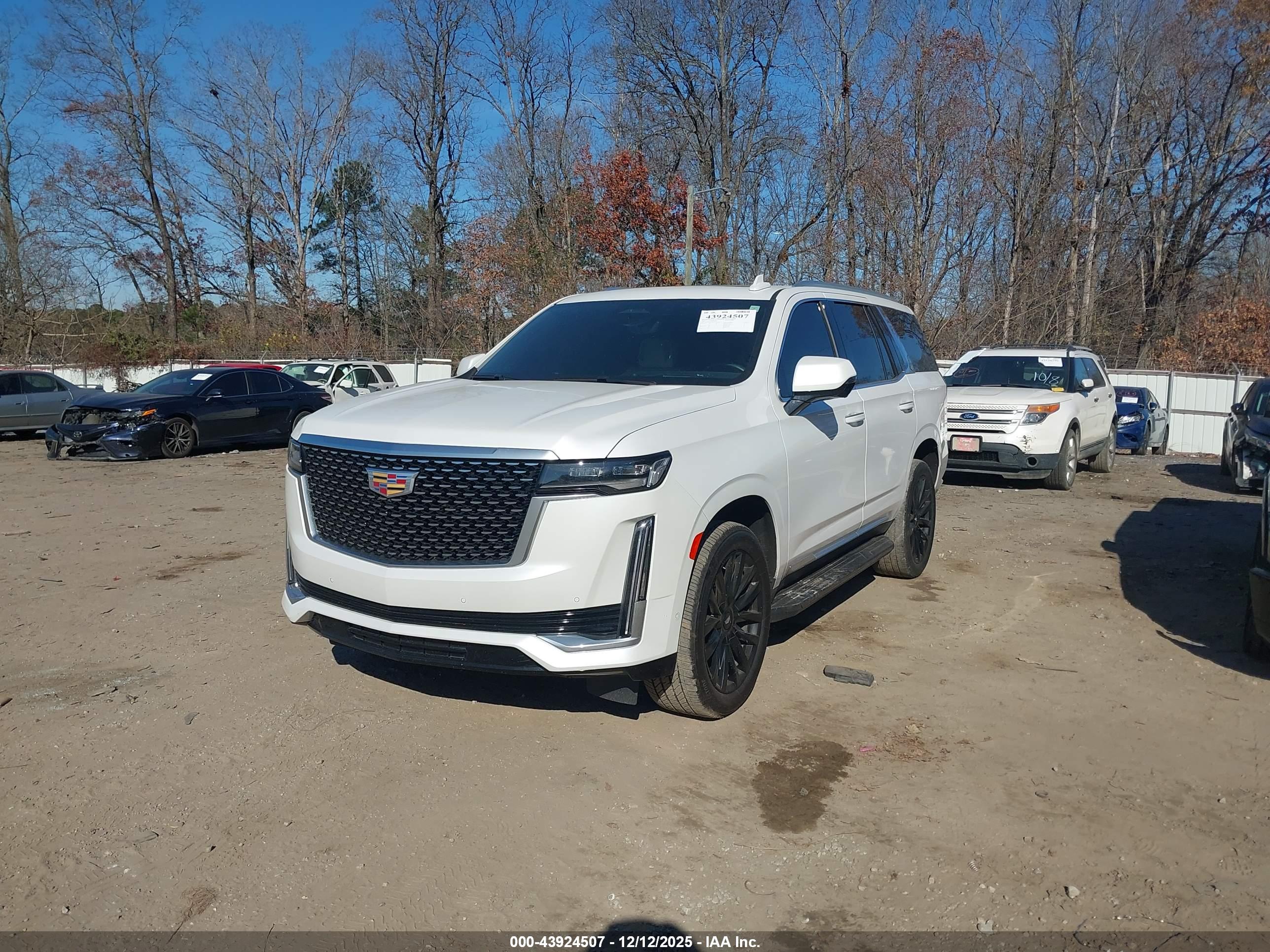 CADILLAC ESCALADE image 6