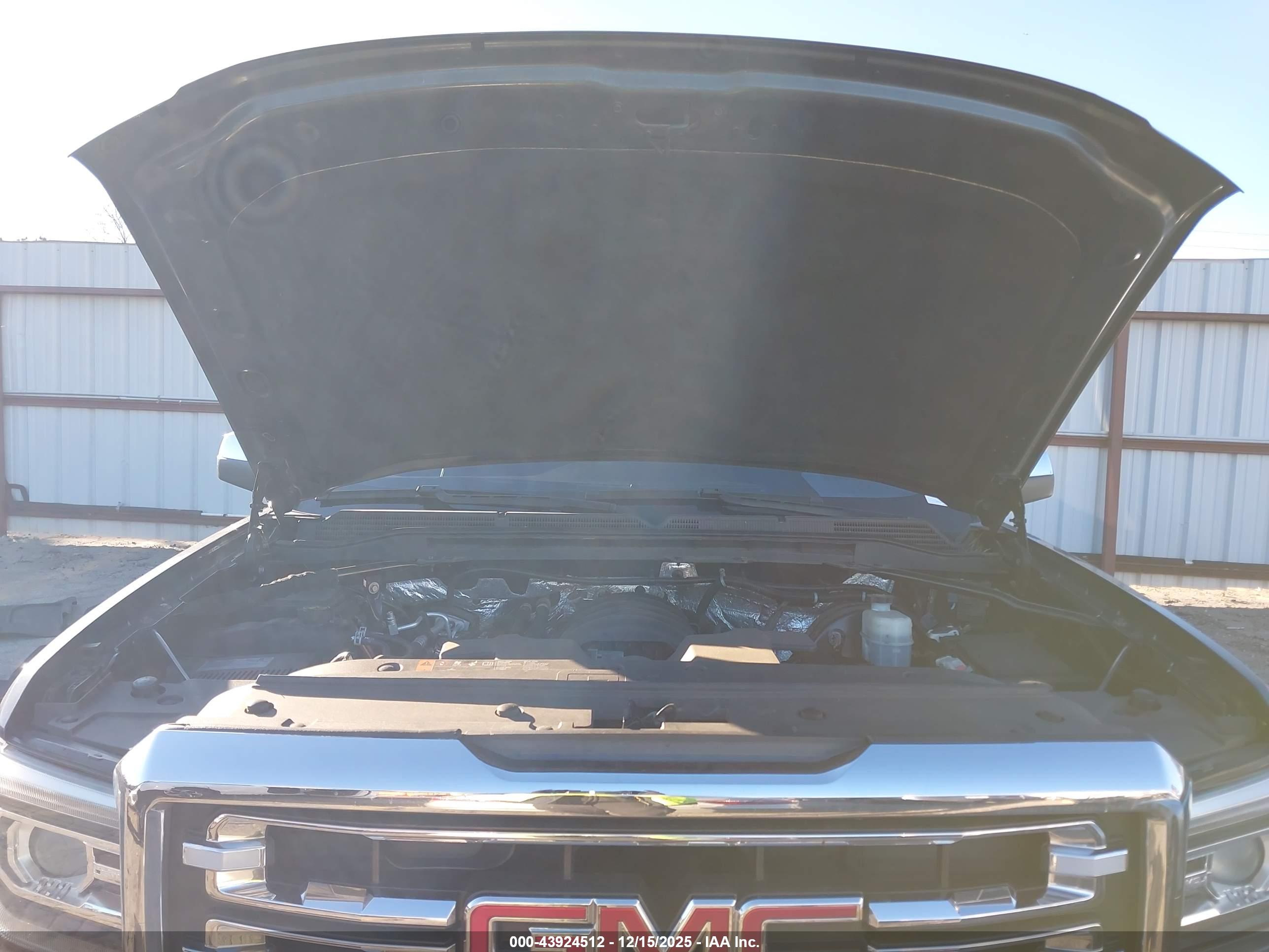 GMC SIERRA image 10
