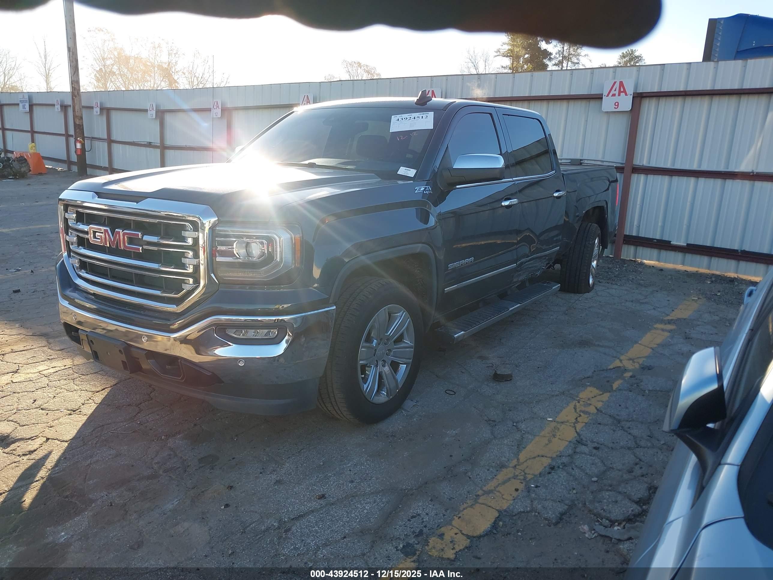 GMC SIERRA image 2