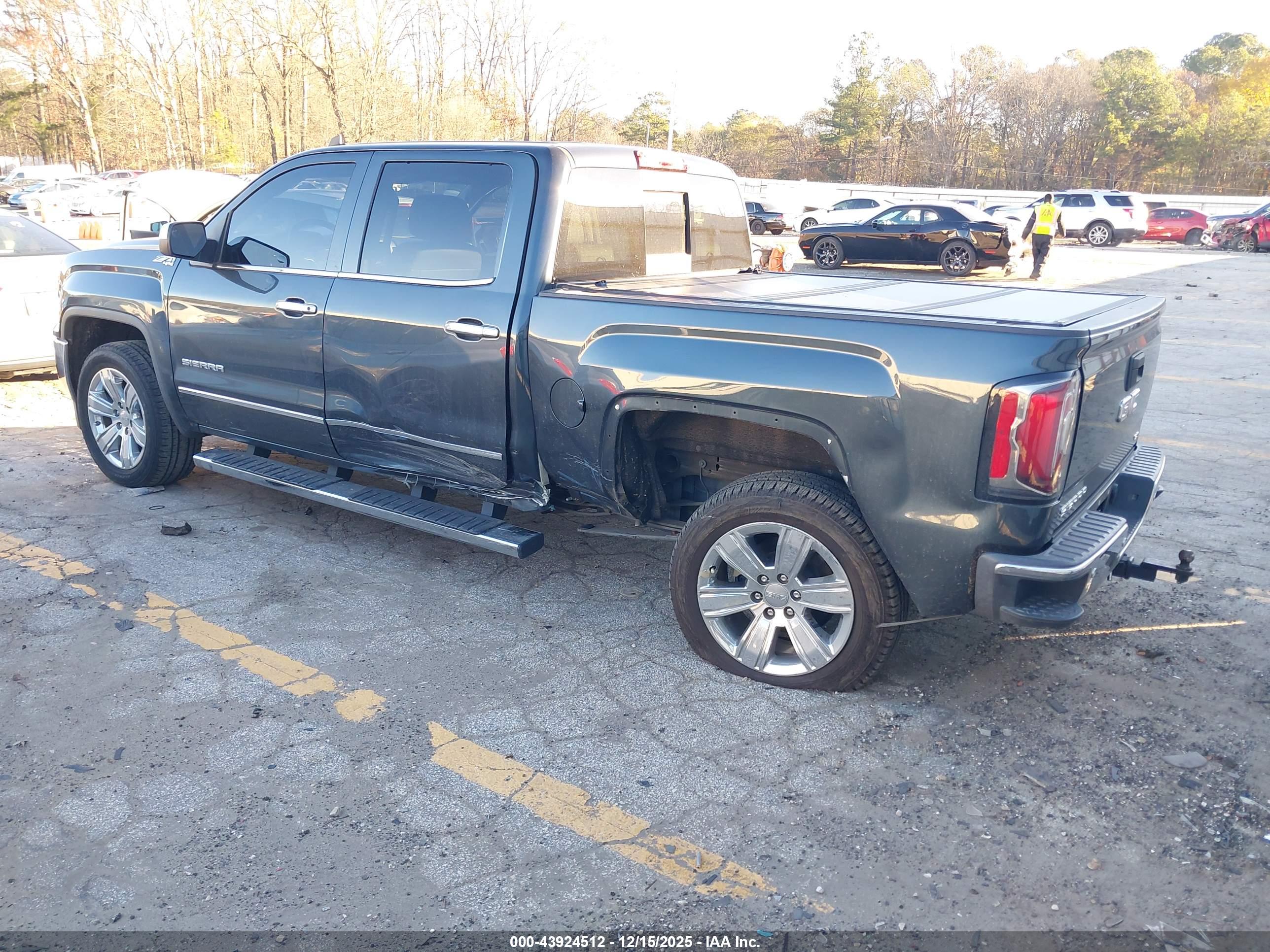 GMC SIERRA image 3