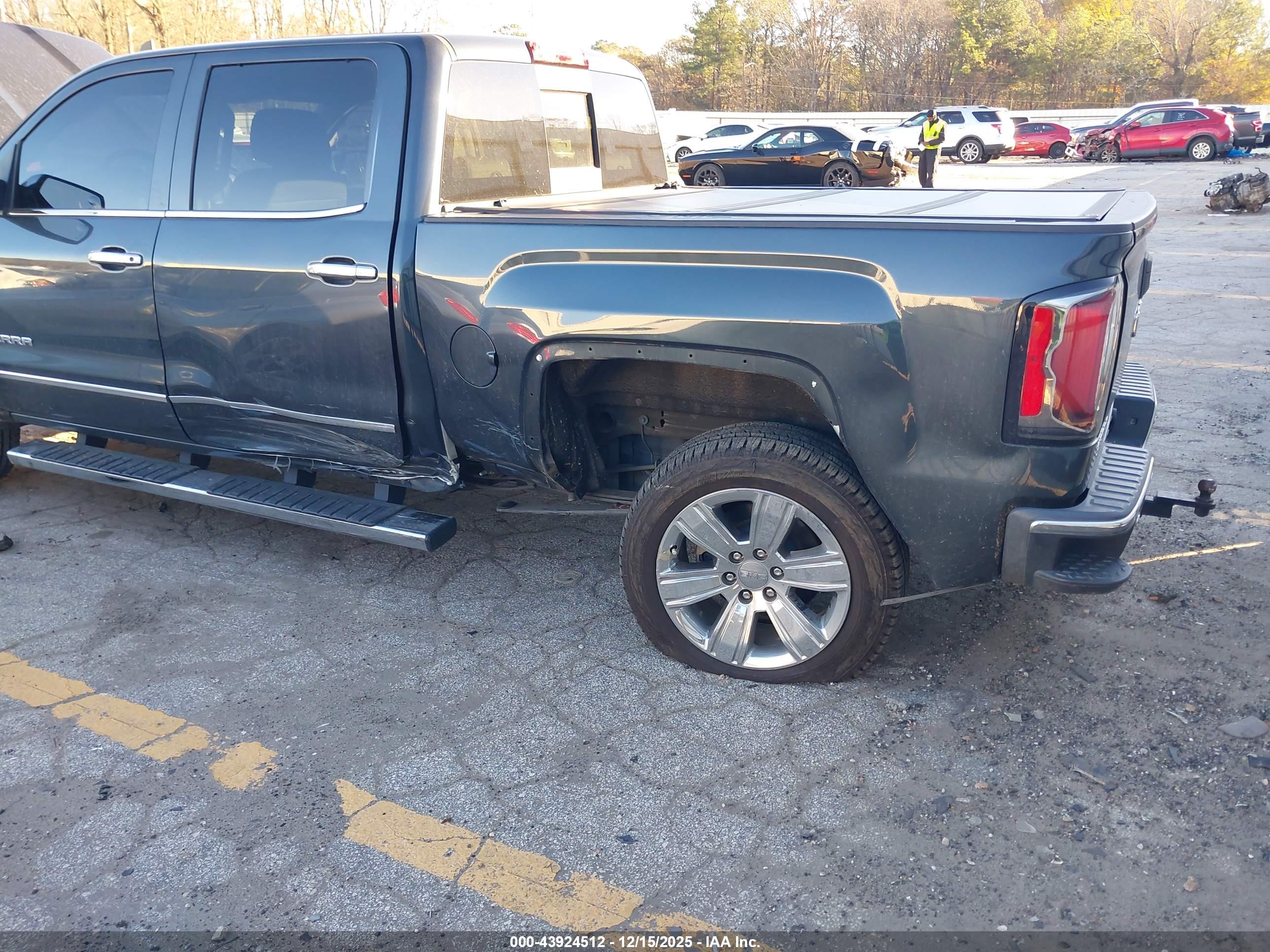 GMC SIERRA image 6