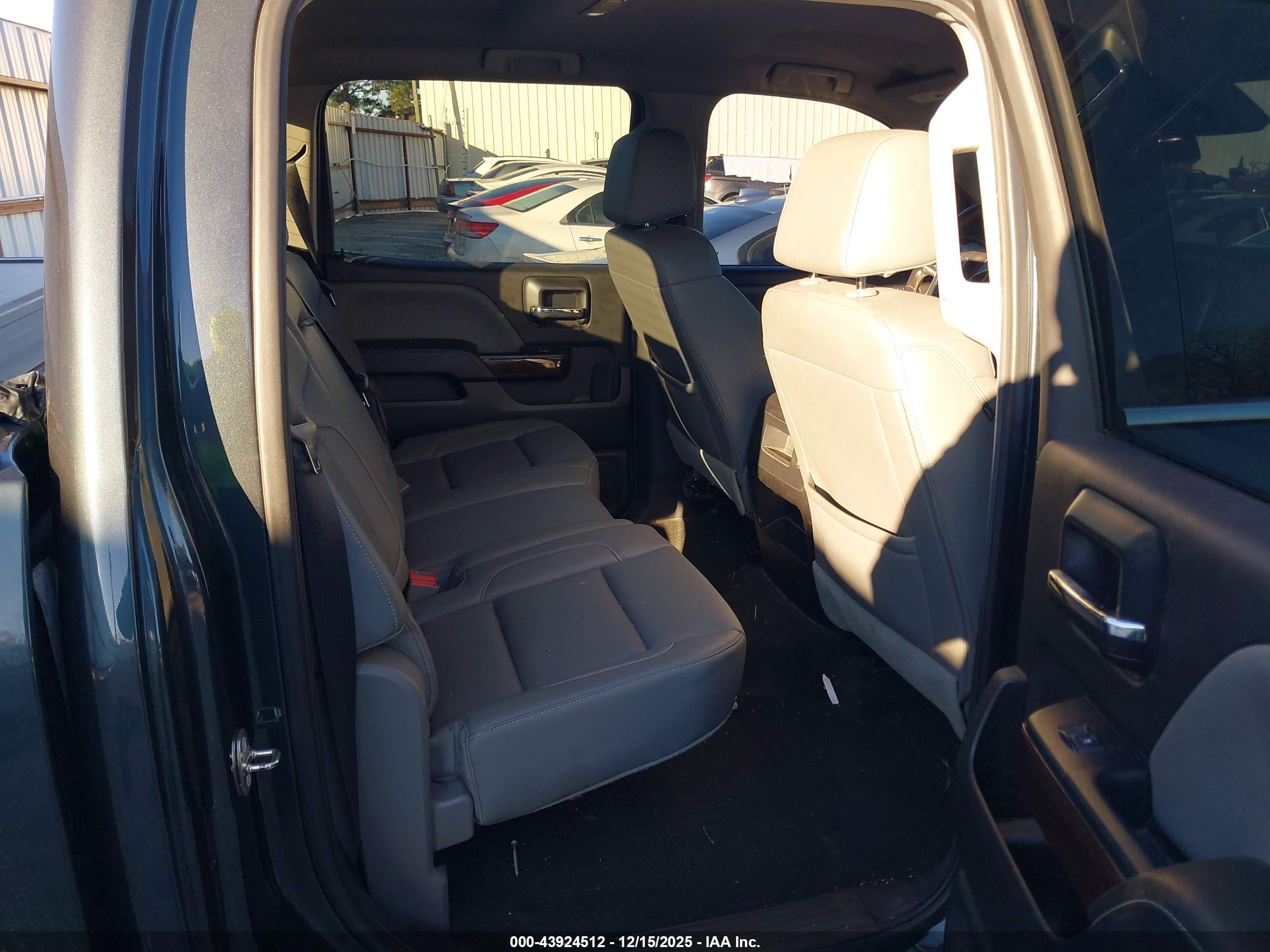 GMC SIERRA image 8