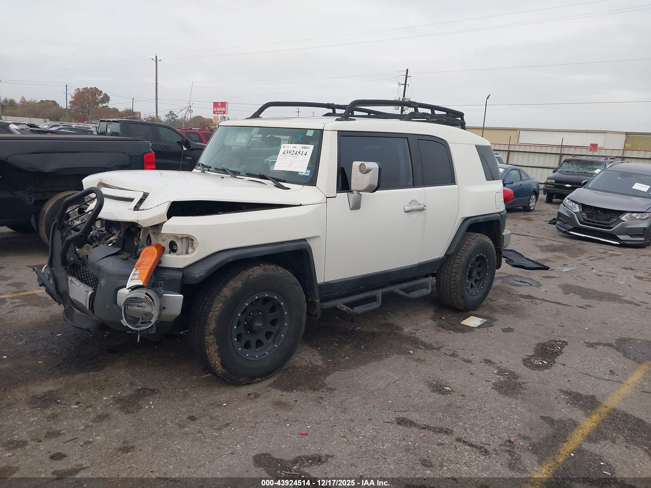 TOYOTA FJ image 2
