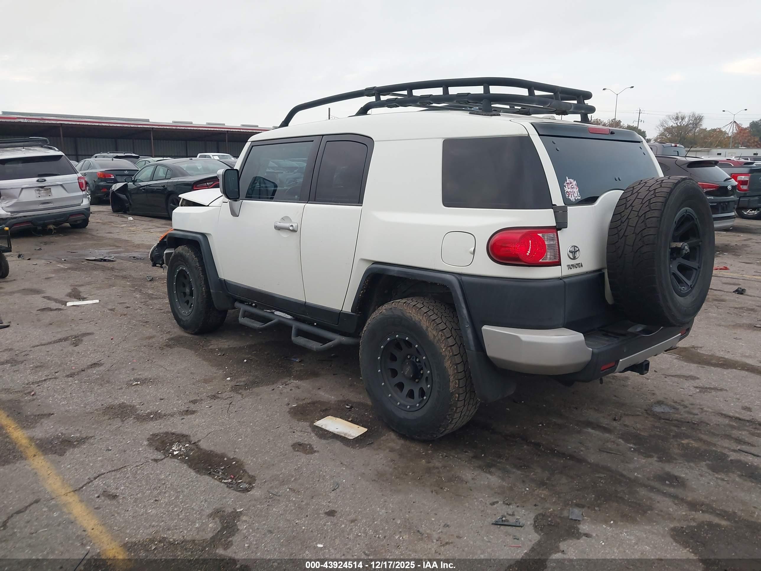 TOYOTA FJ image 3