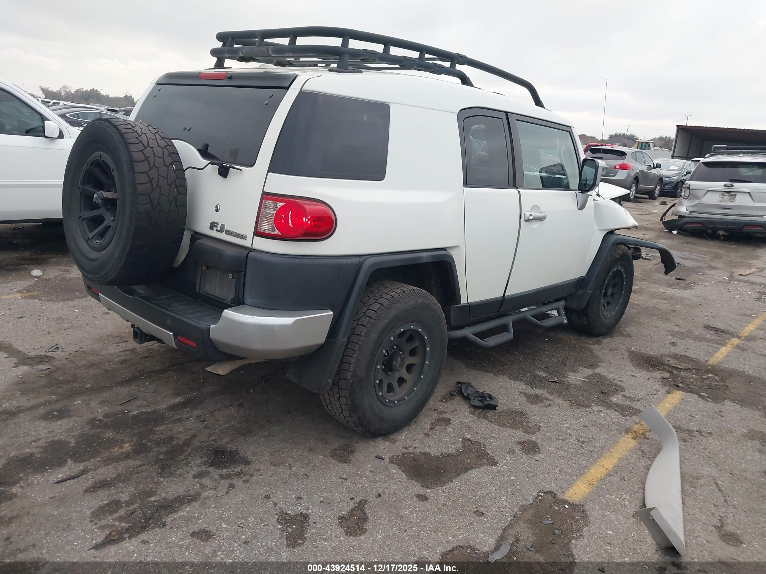 TOYOTA FJ image 4