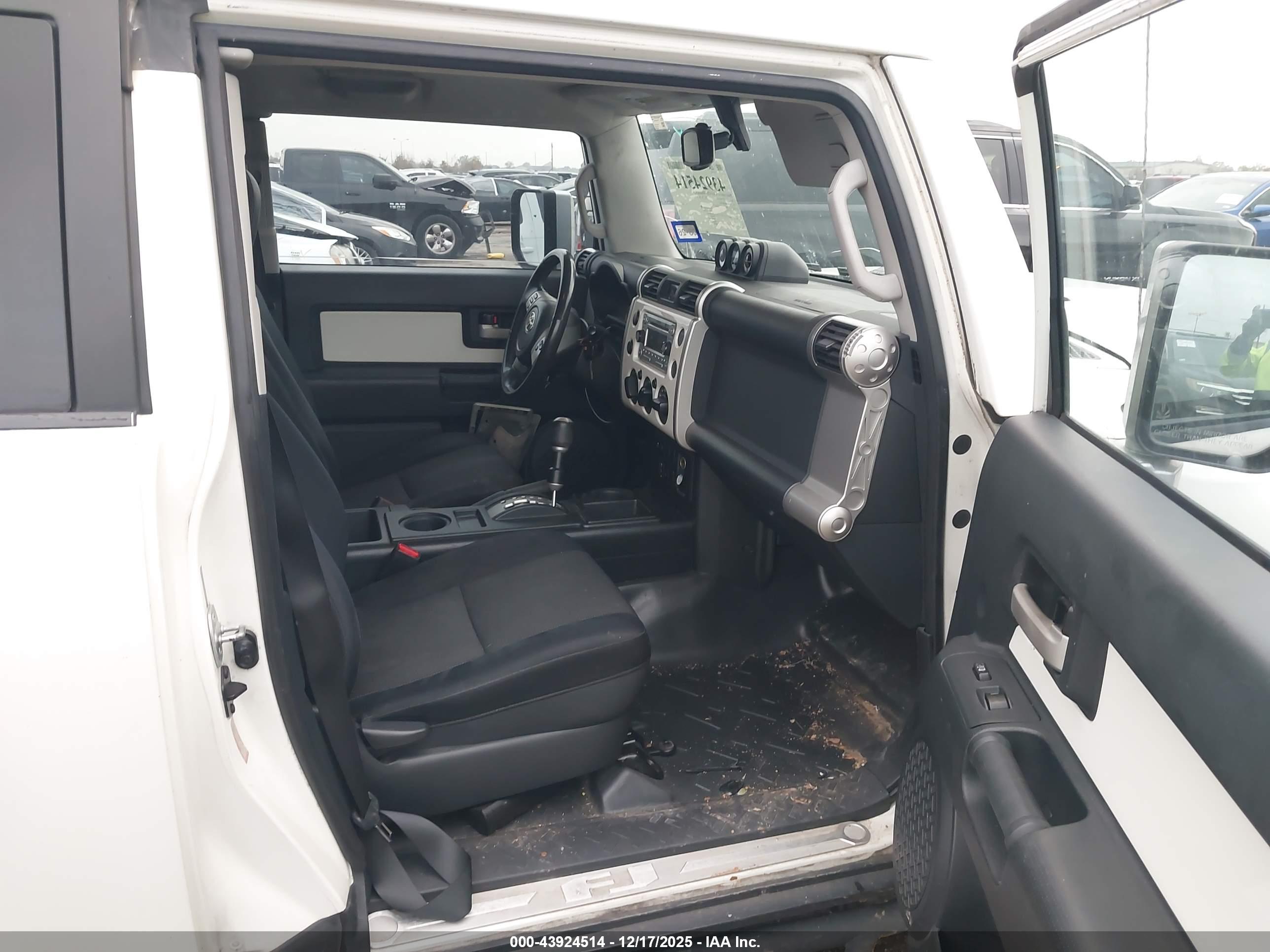 TOYOTA FJ image 5