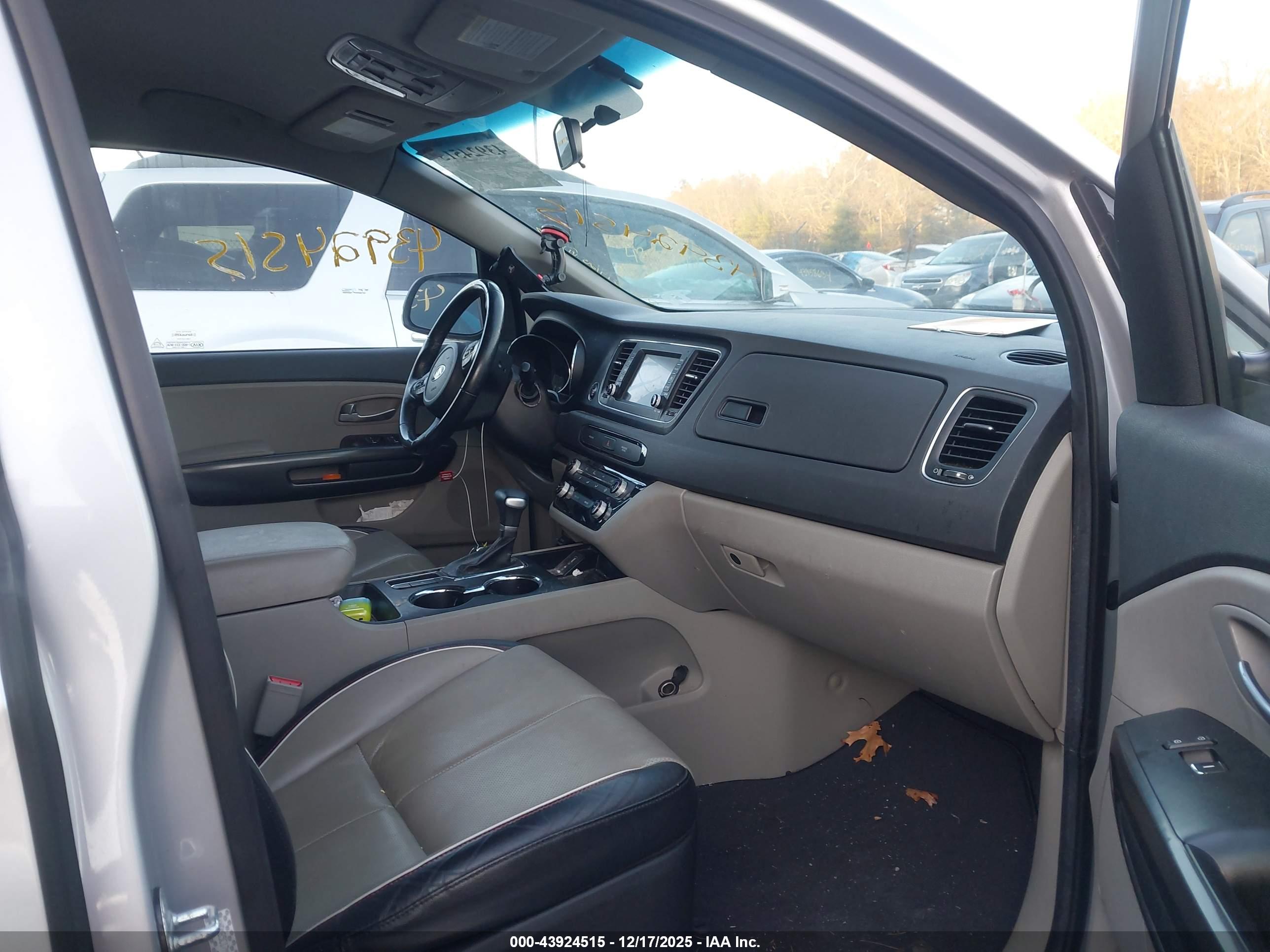 KIA SEDONA image 5