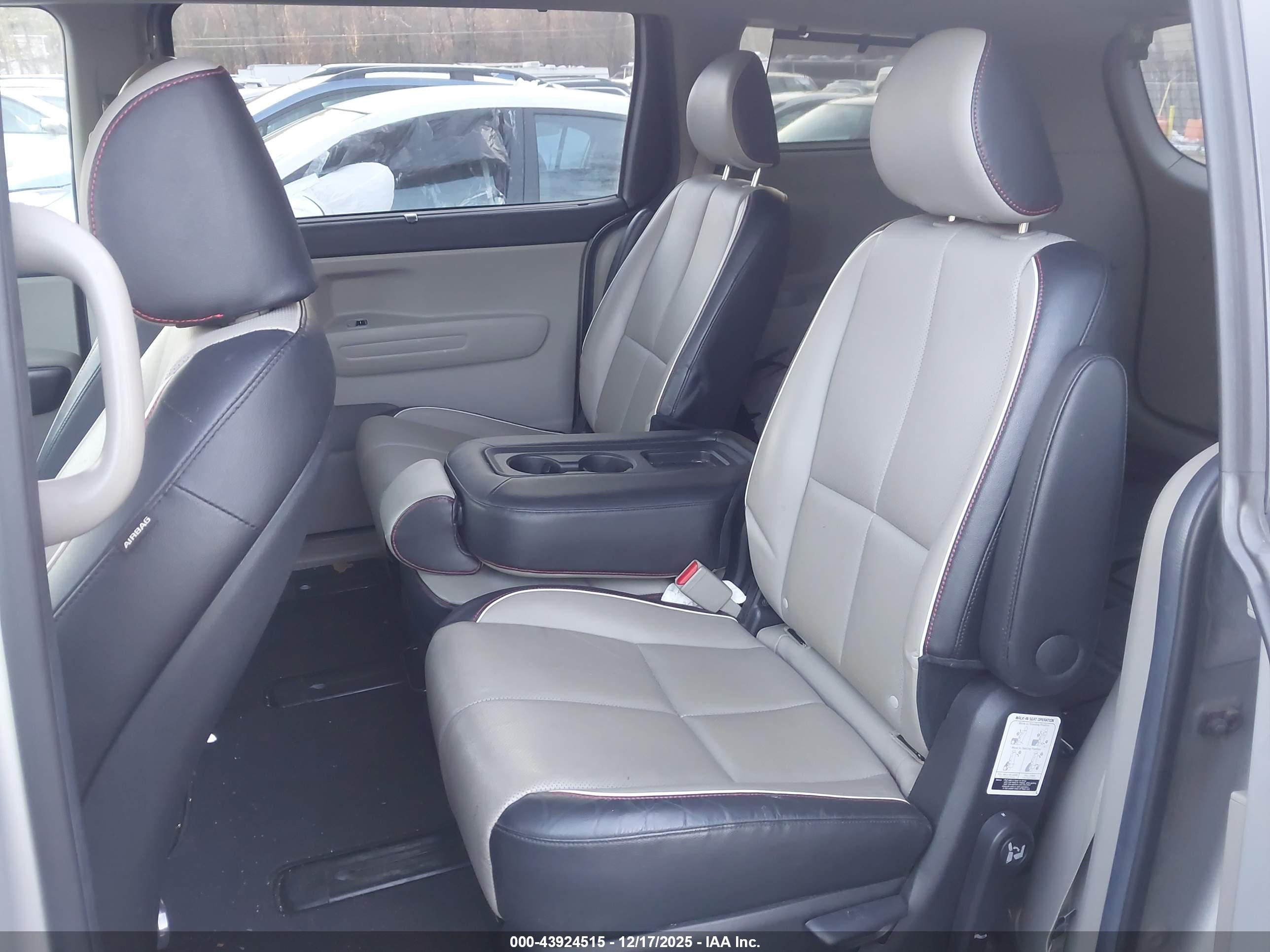 KIA SEDONA image 8