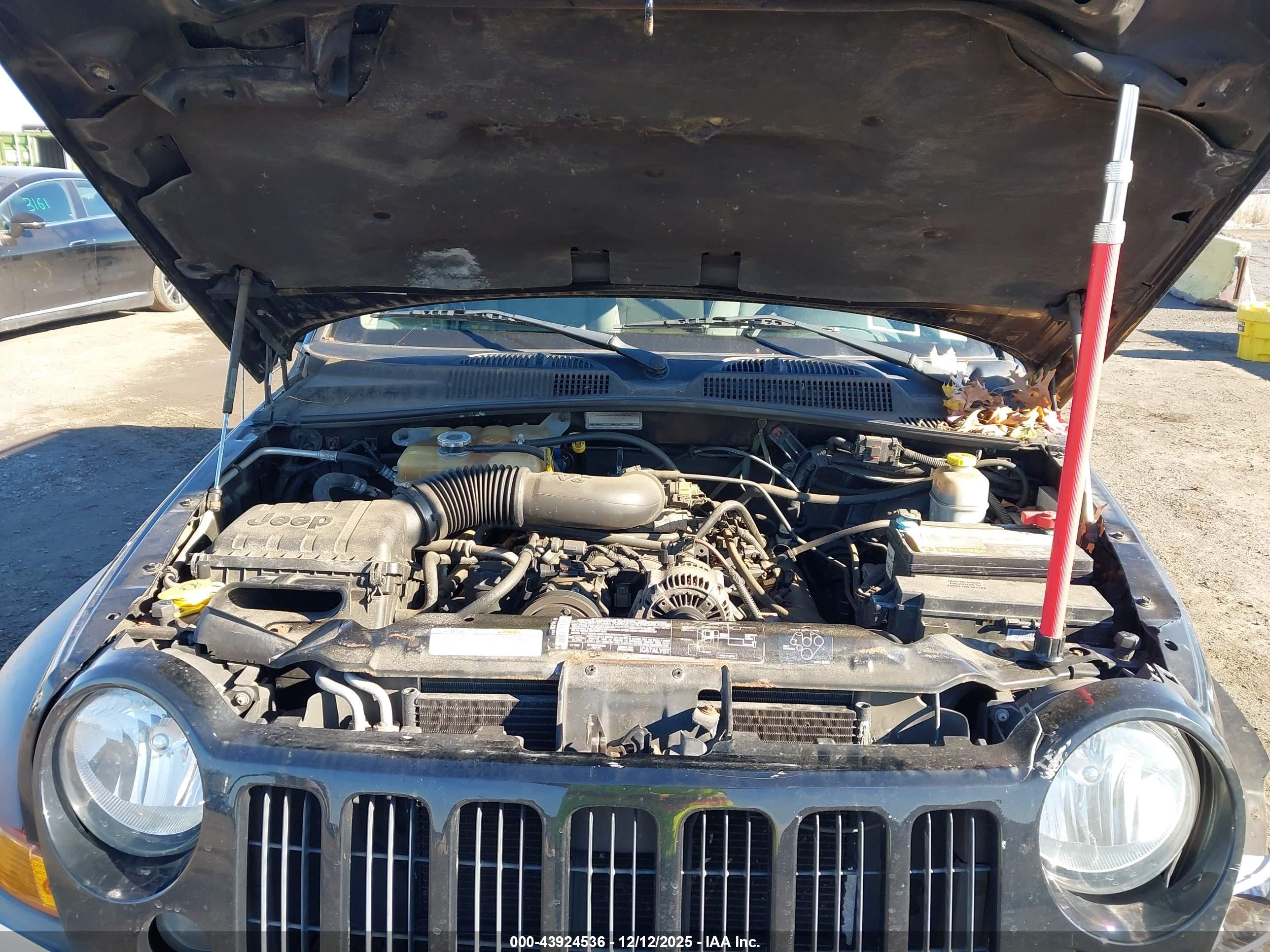 JEEP LIBERTY image 10